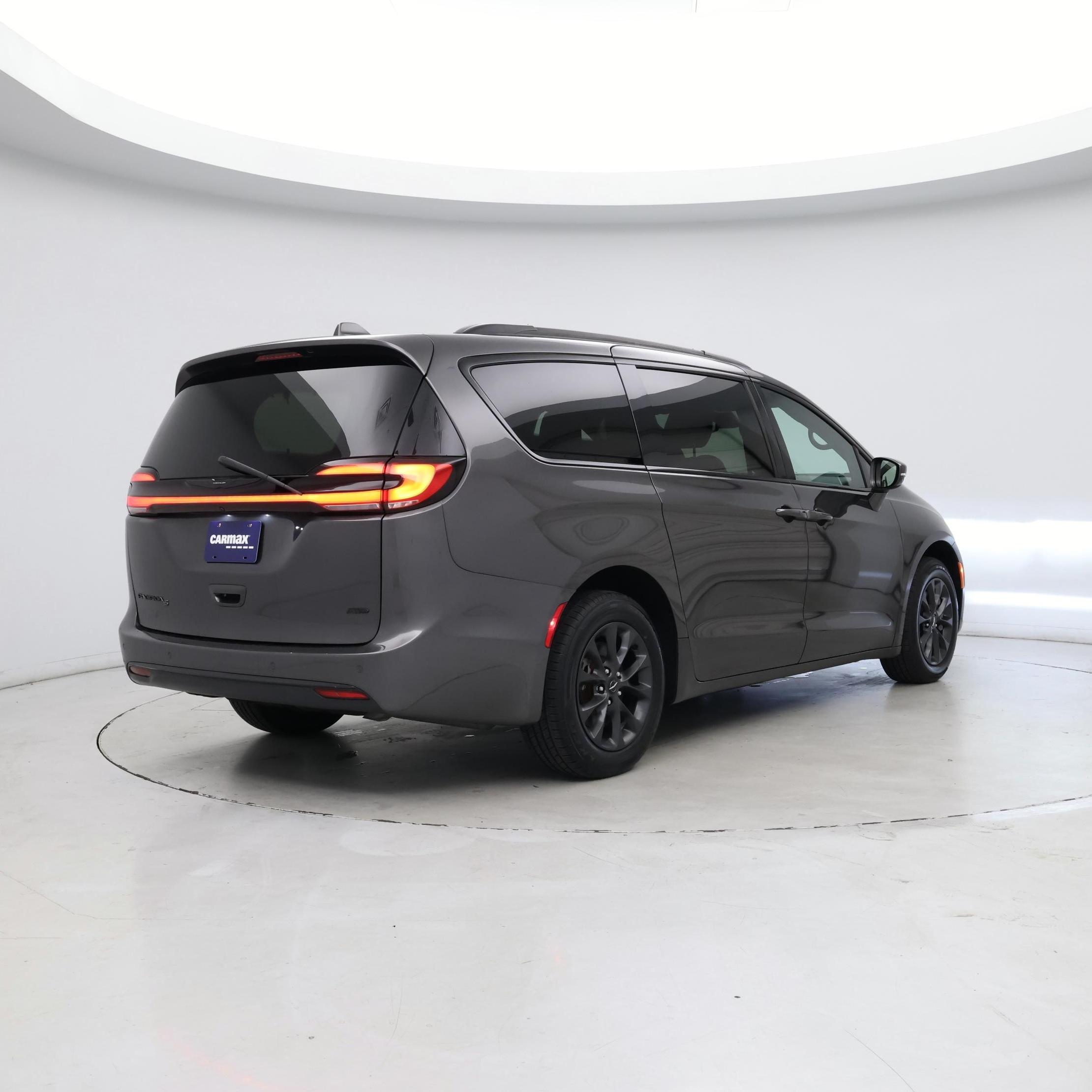 Thumbnail: 2021 Chrysler Pacifica - 8