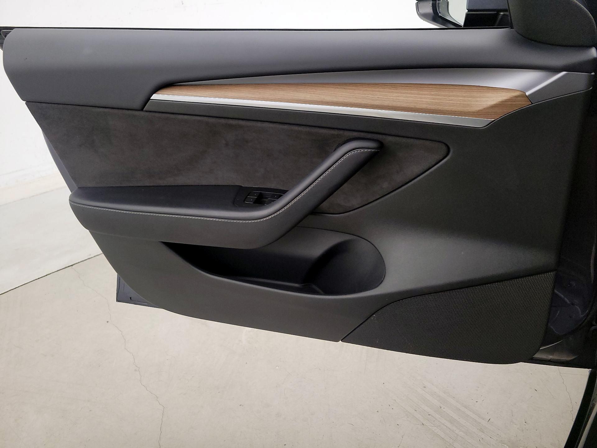 Thumbnail: 2023 Tesla Model 3 - 12