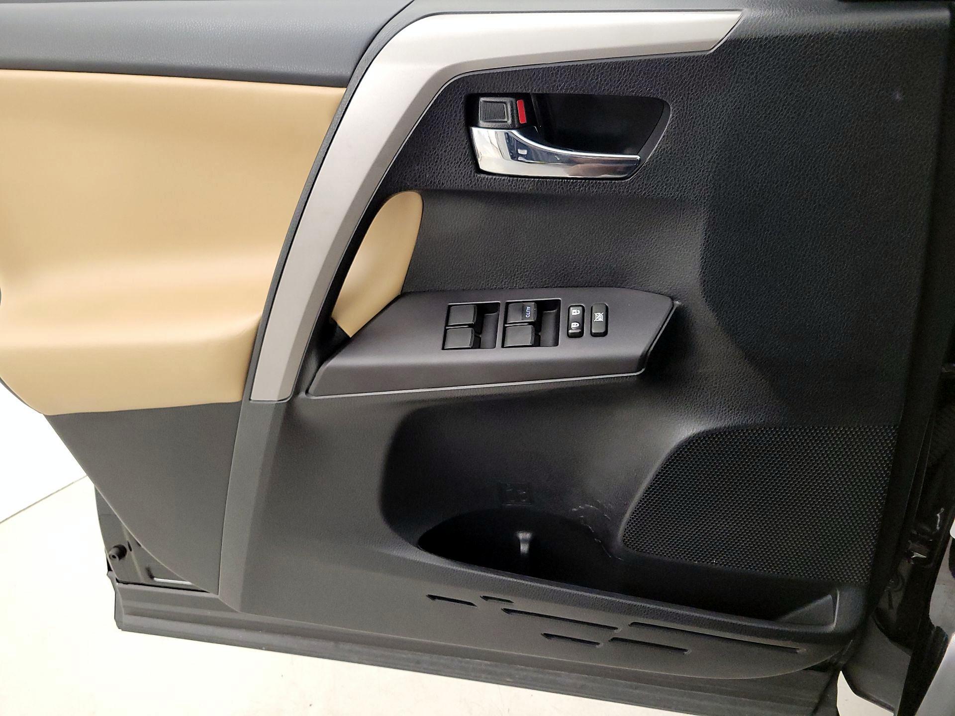 Thumbnail: 2018 Toyota RAV4 - 12