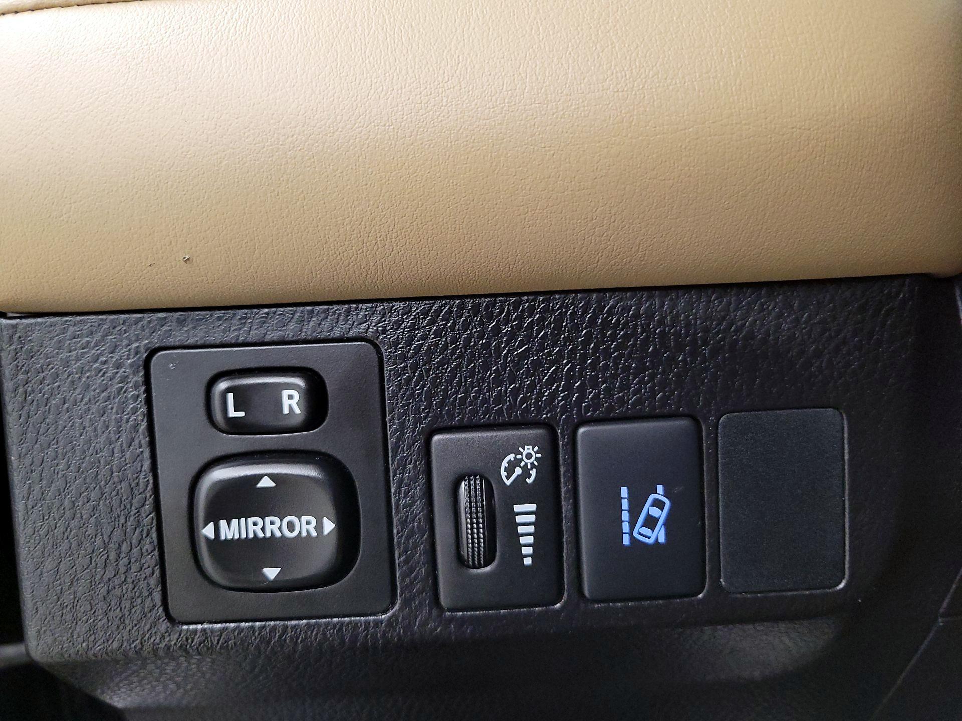 Thumbnail: 2018 Toyota RAV4 - 13