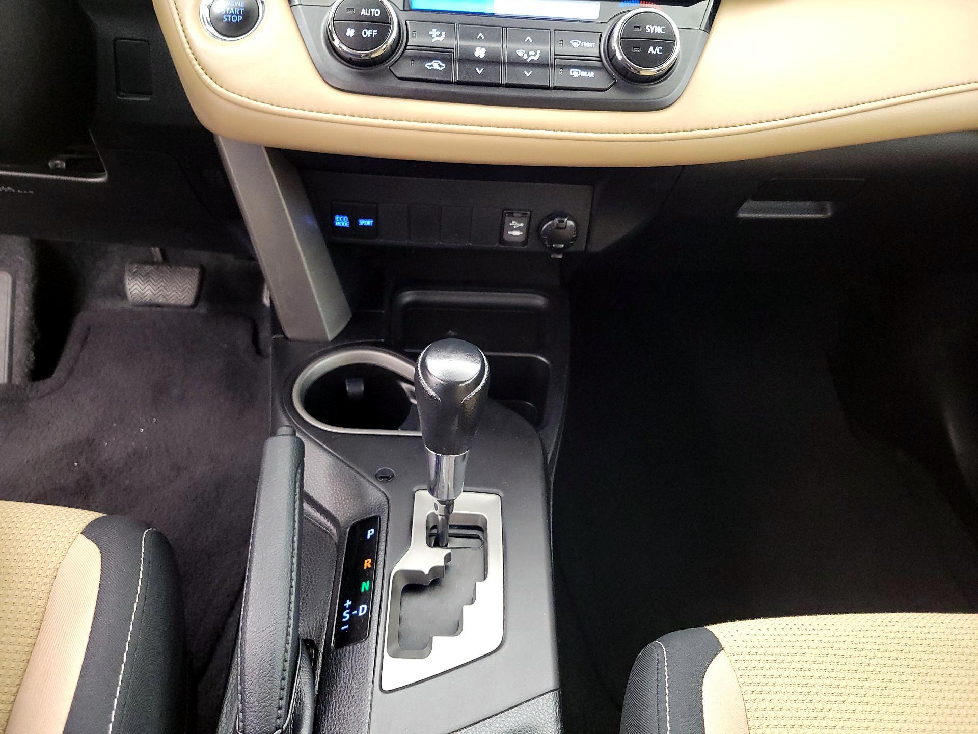 Thumbnail: 2018 Toyota RAV4 - 17