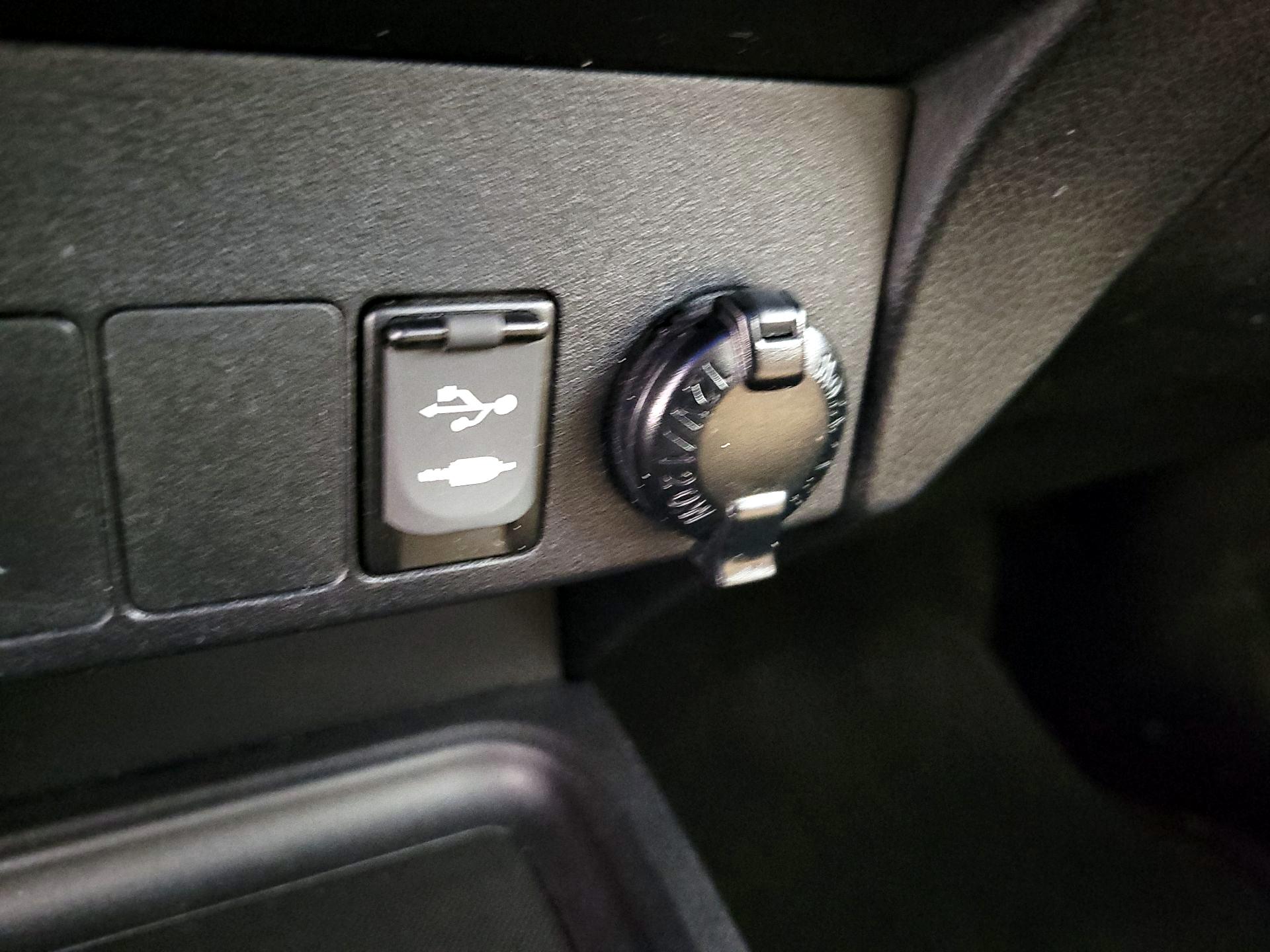 Thumbnail: 2018 Toyota RAV4 - 18