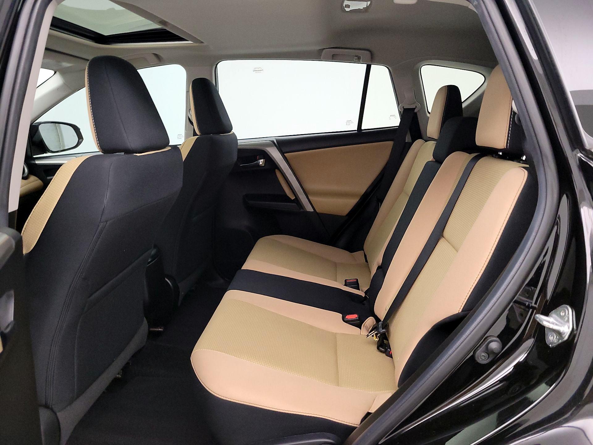 Thumbnail: 2018 Toyota RAV4 - 20