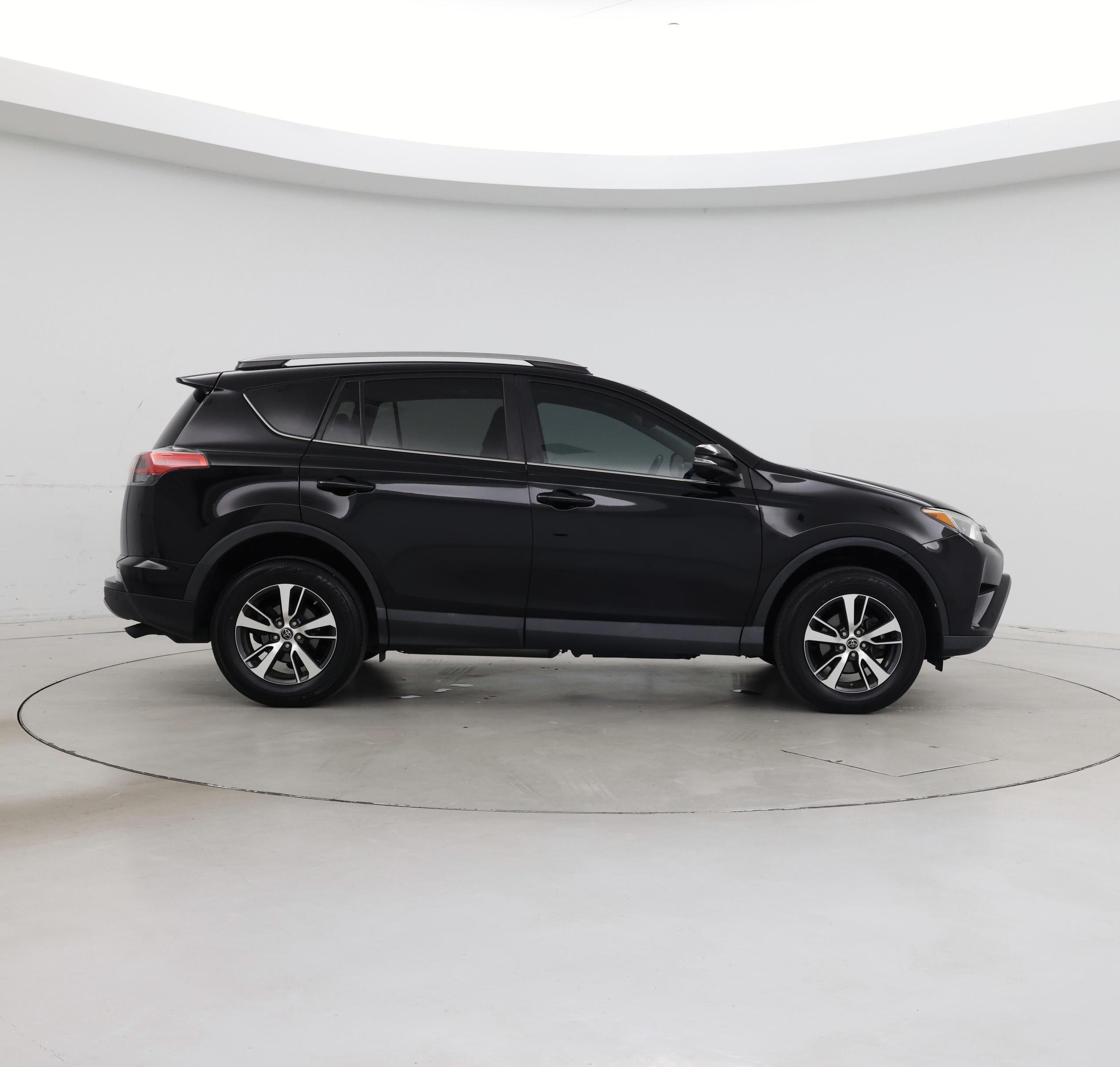 Thumbnail: 2018 Toyota RAV4 - 7