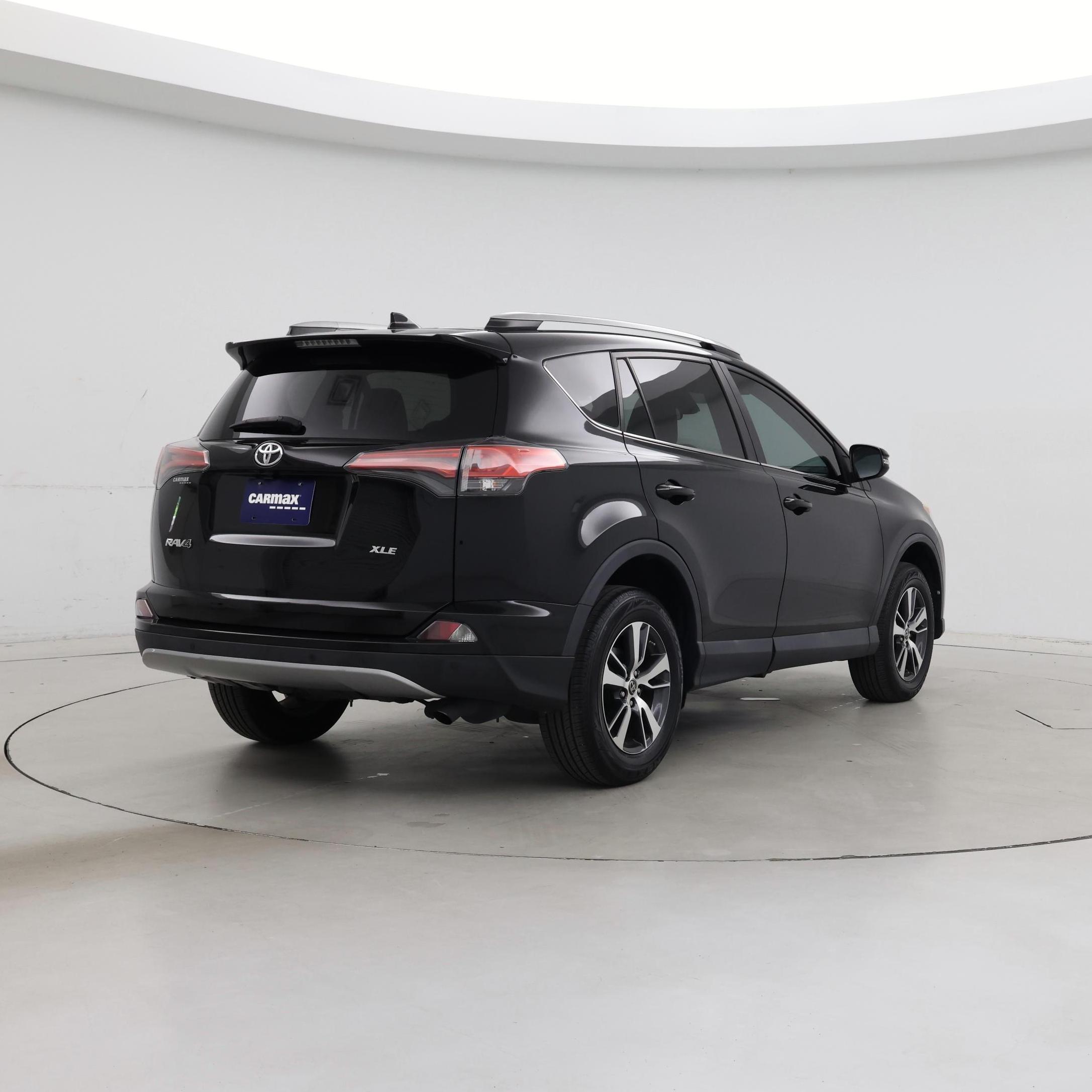 Thumbnail: 2018 Toyota RAV4 - 8
