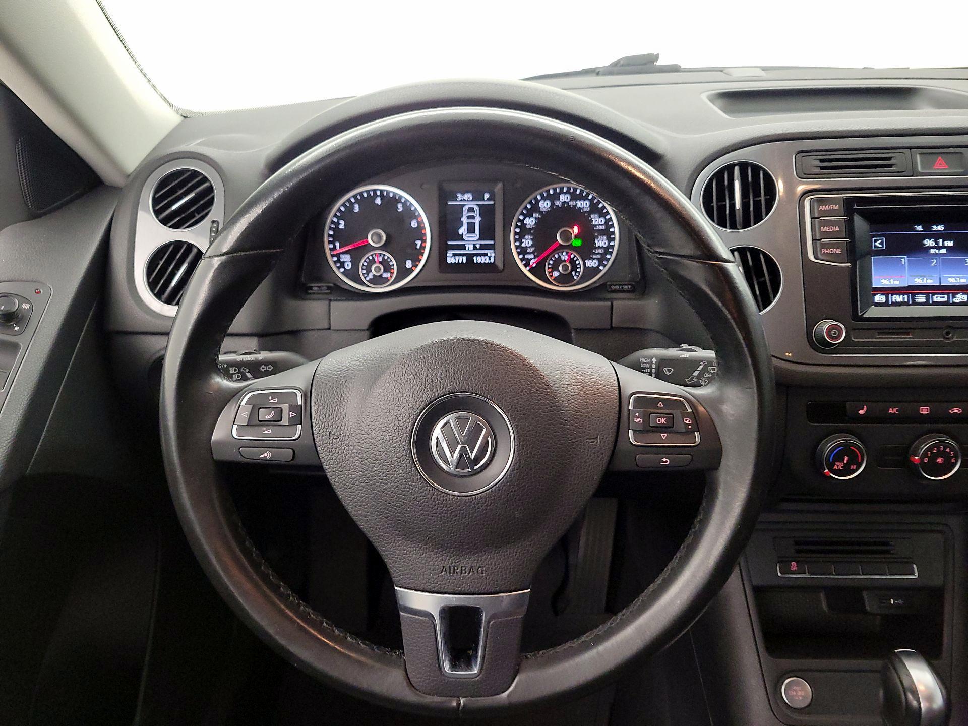 Thumbnail: 2016 Volkswagen Tiguan - 10