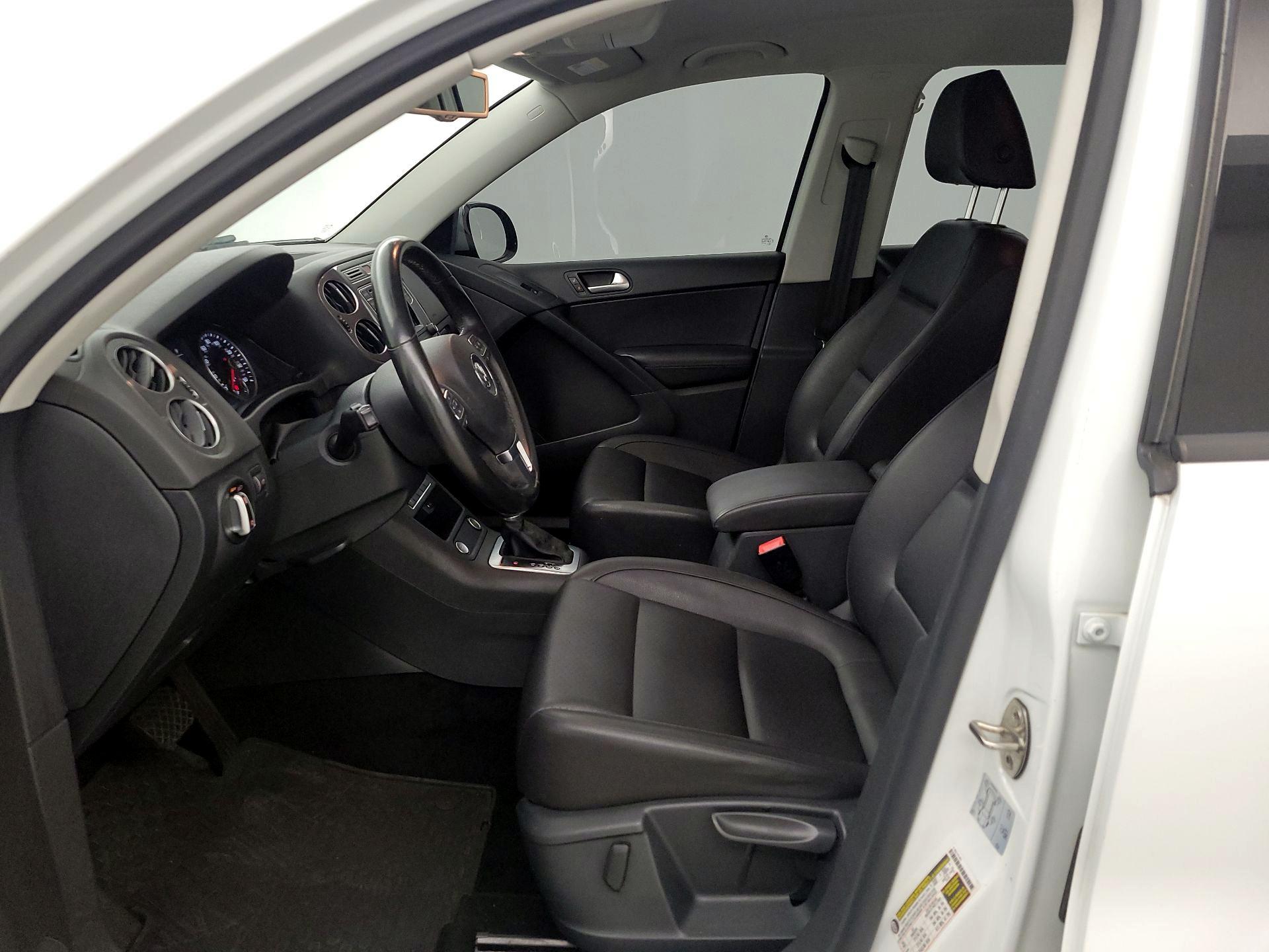 Thumbnail: 2016 Volkswagen Tiguan - 11