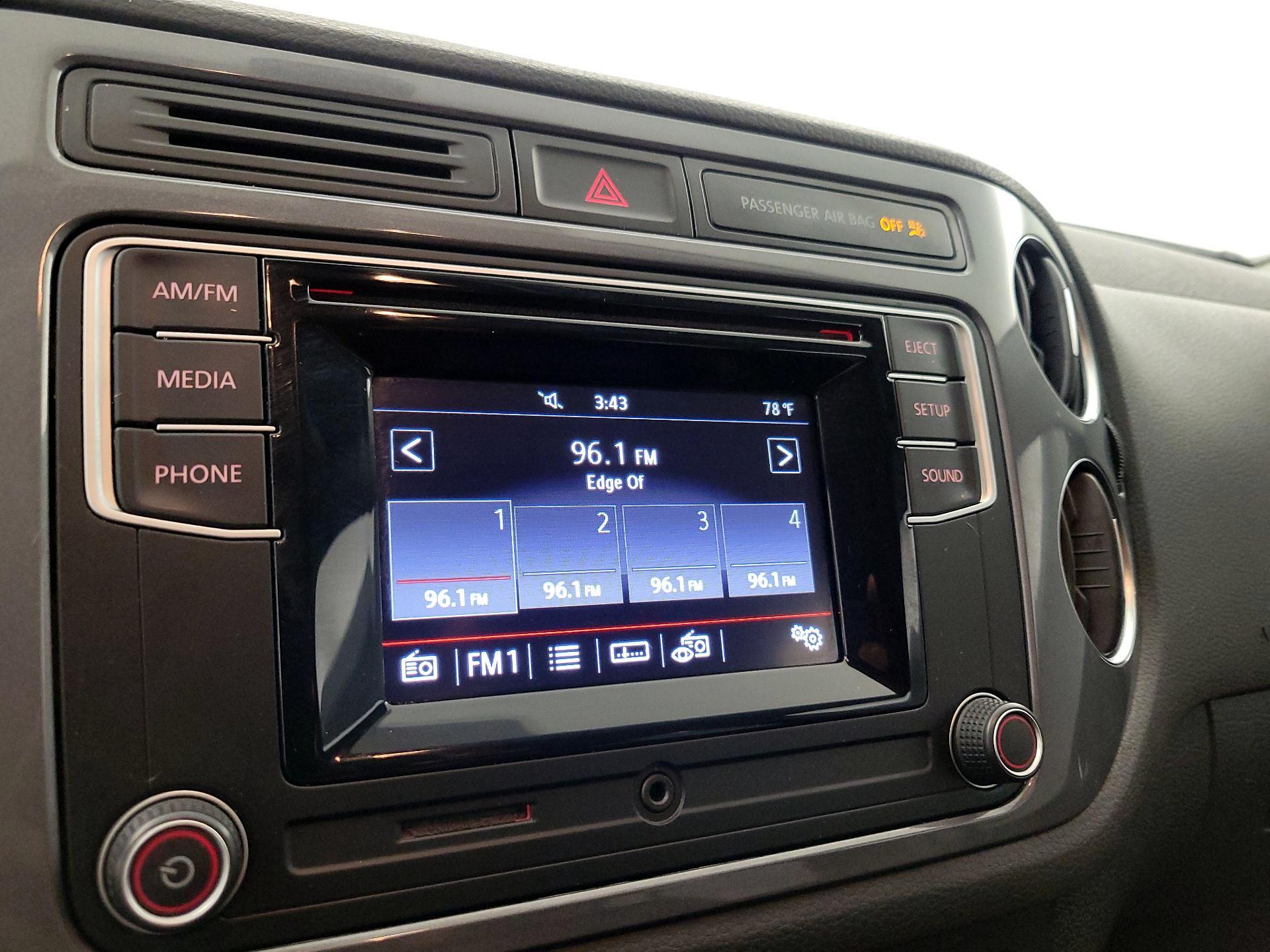Thumbnail: 2016 Volkswagen Tiguan - 15