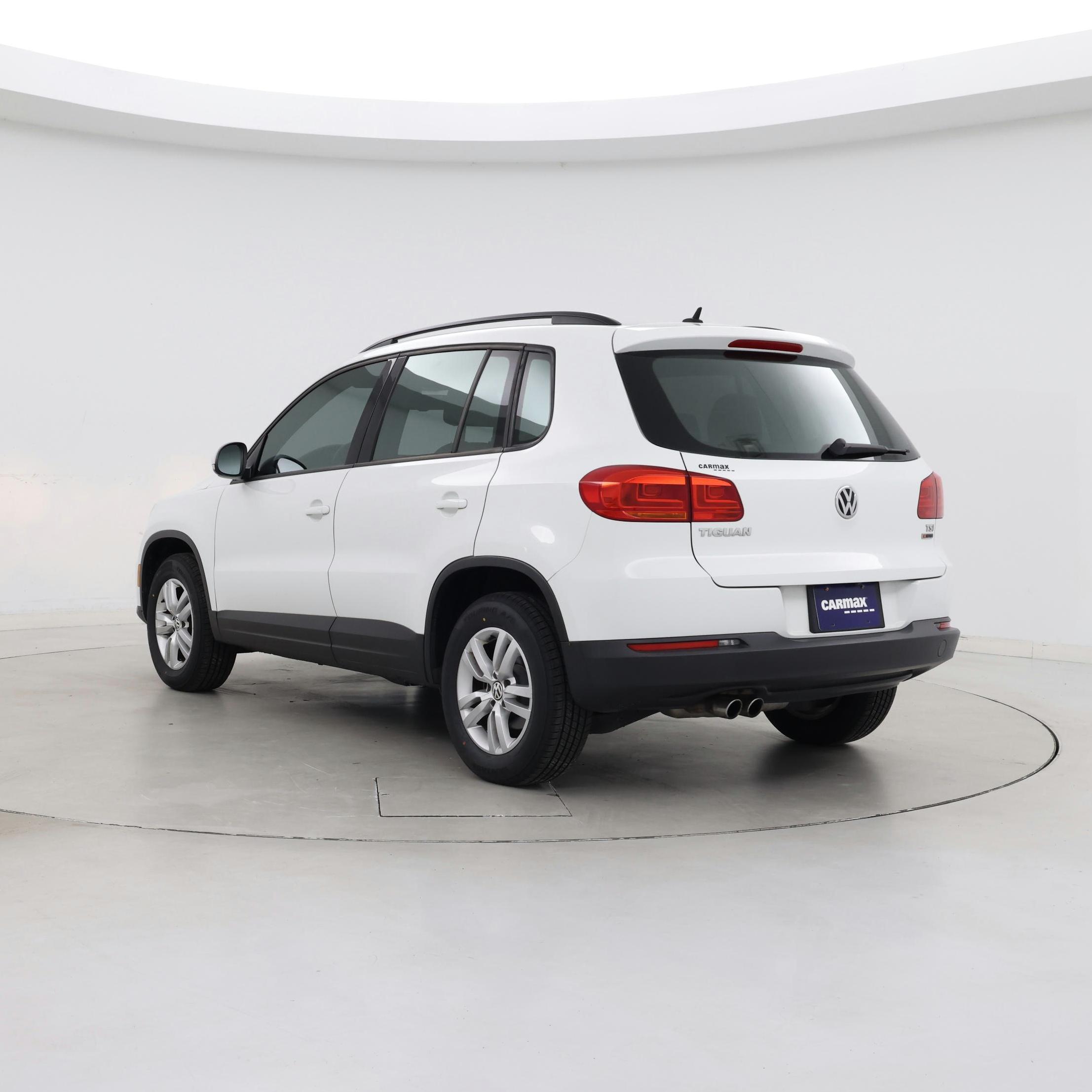 Thumbnail: 2016 Volkswagen Tiguan - 2