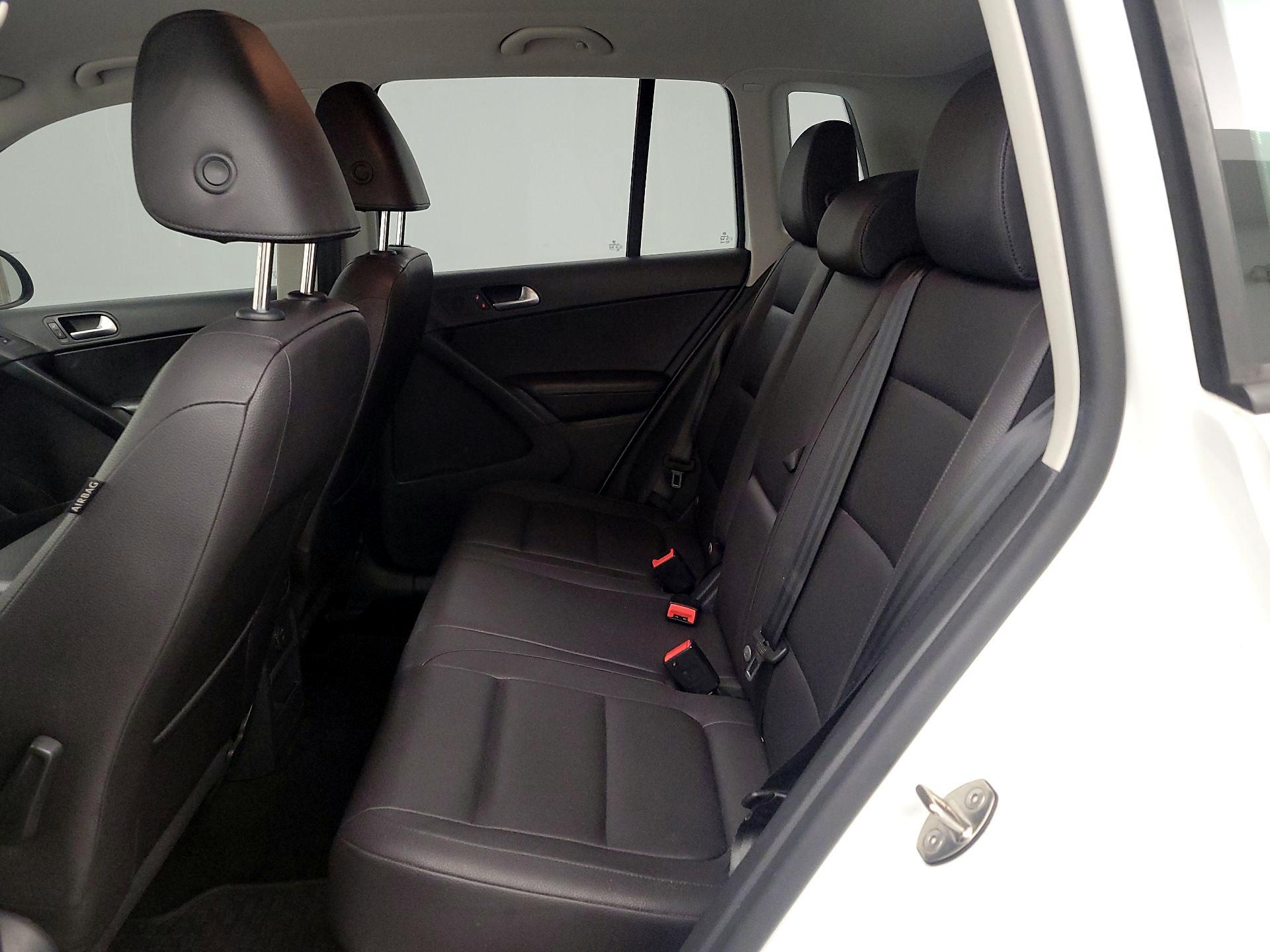 Thumbnail: 2016 Volkswagen Tiguan - 19