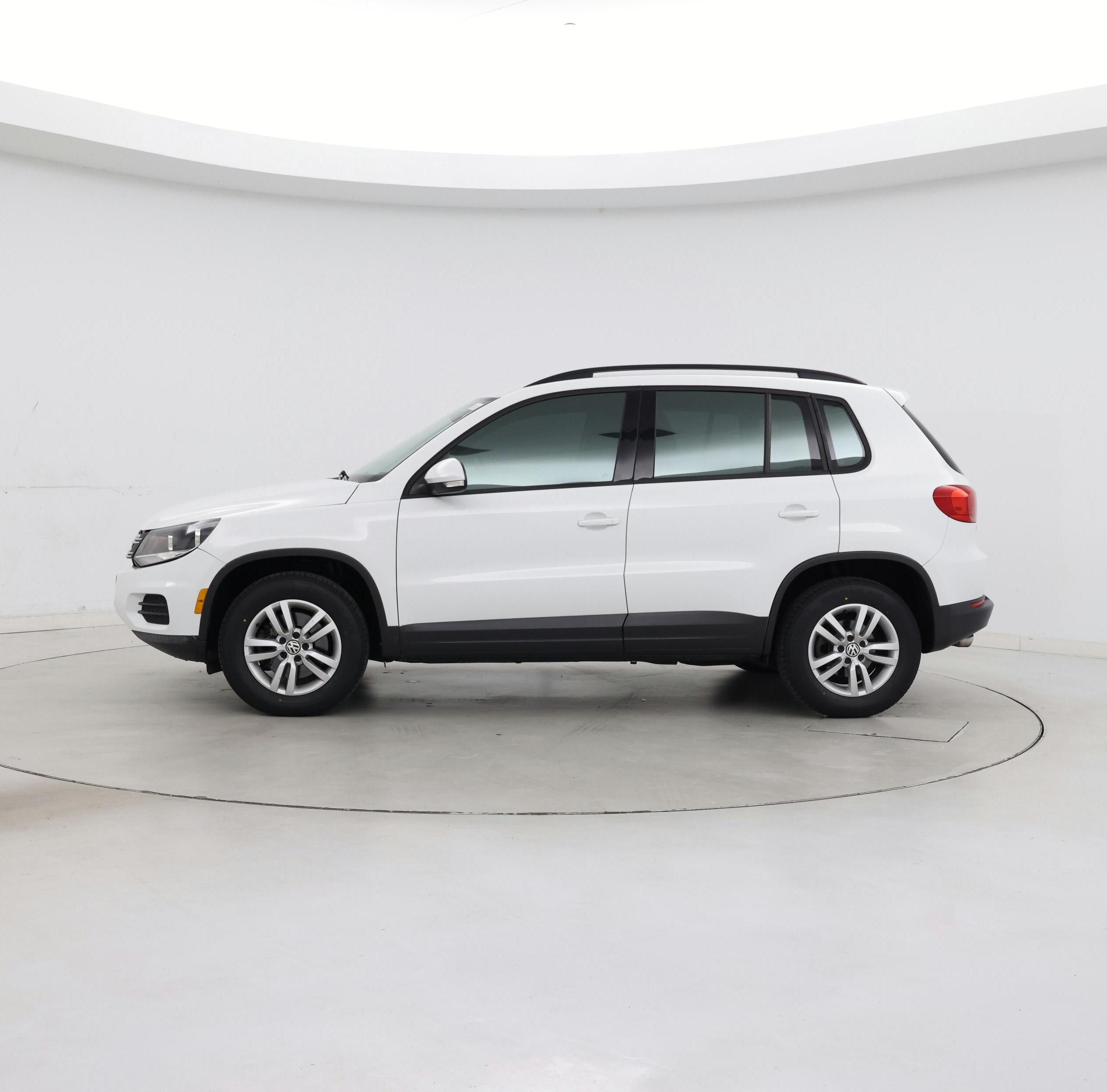 Thumbnail: 2016 Volkswagen Tiguan - 3