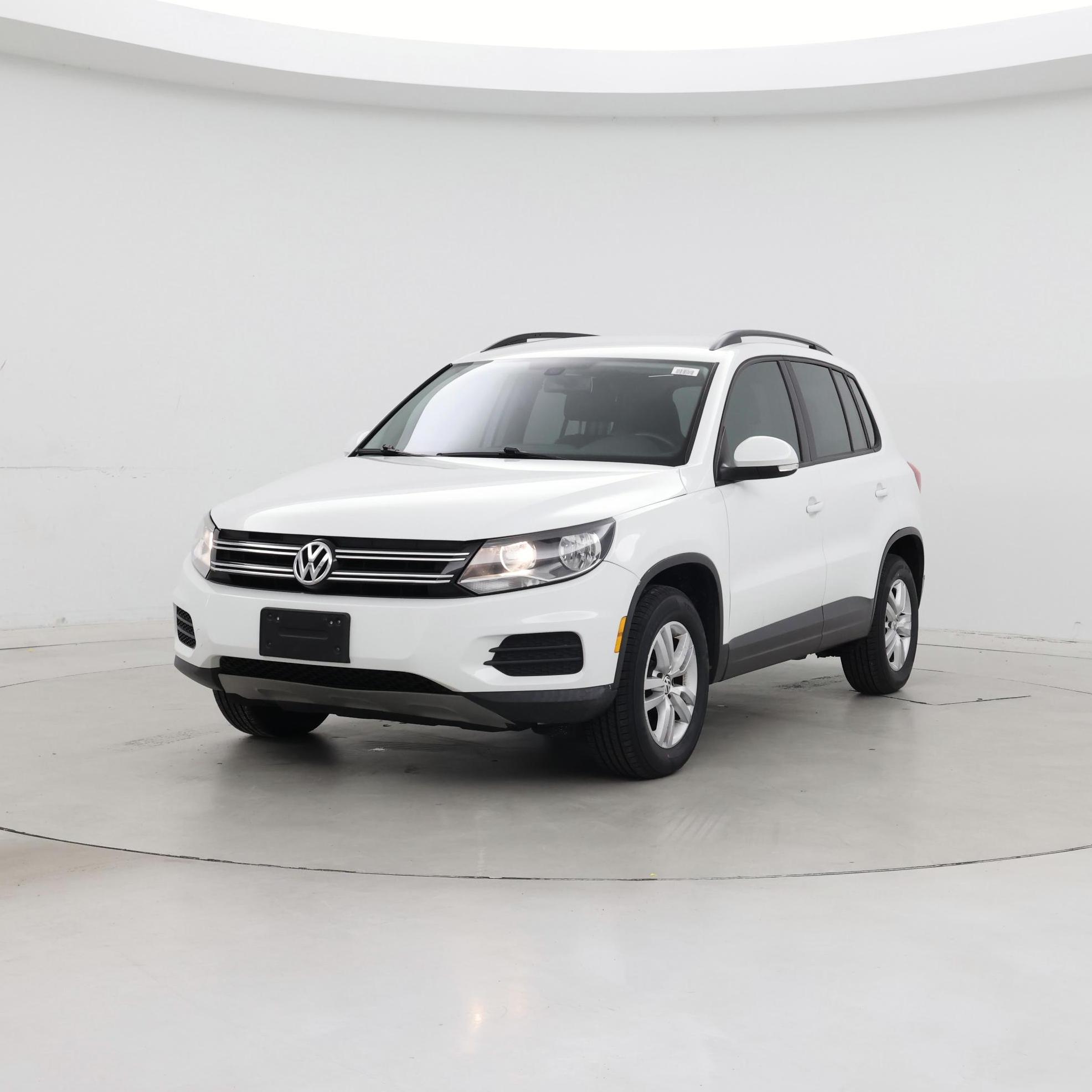 Thumbnail: 2016 Volkswagen Tiguan - 4