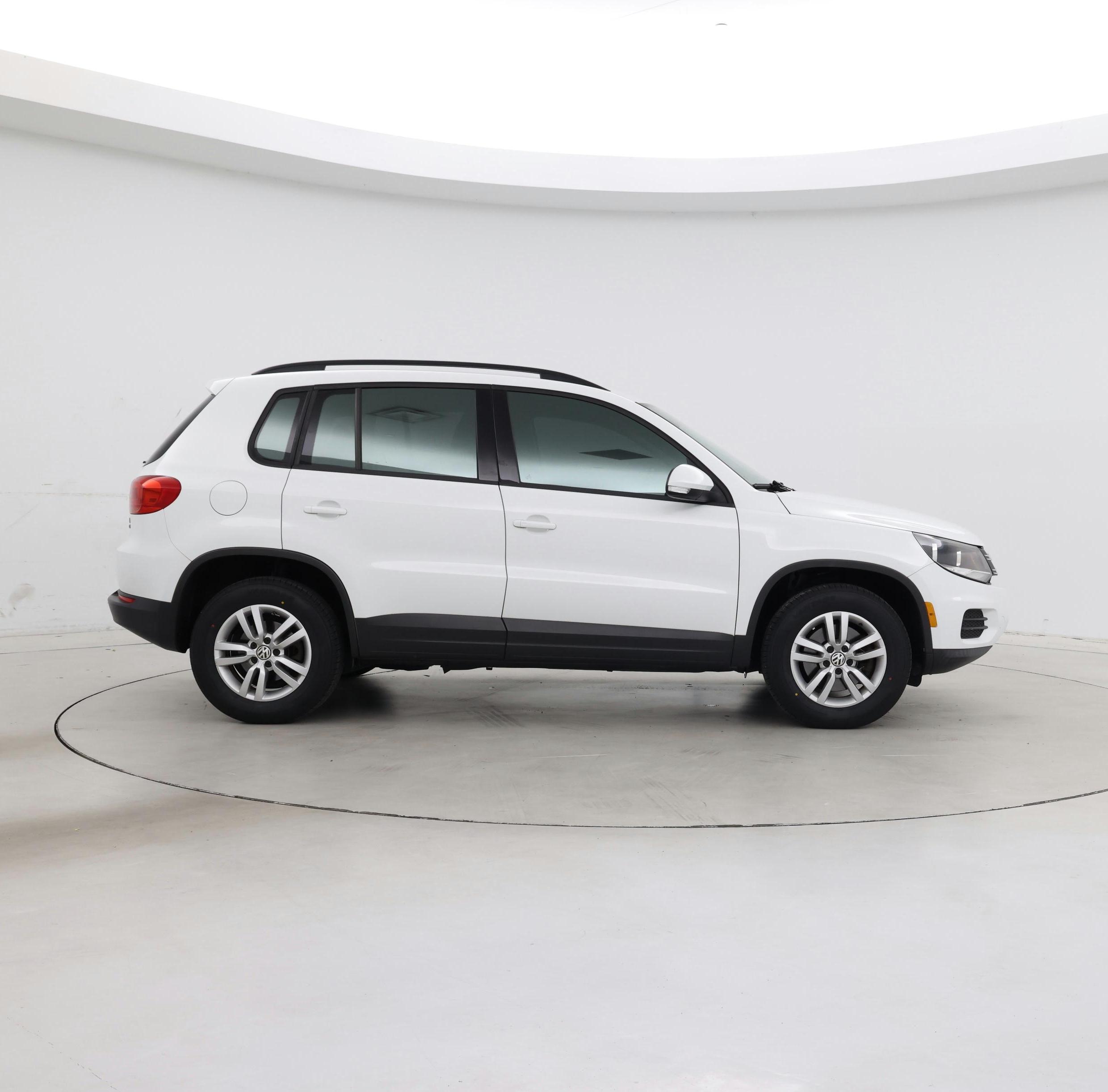 Thumbnail: 2016 Volkswagen Tiguan - 7