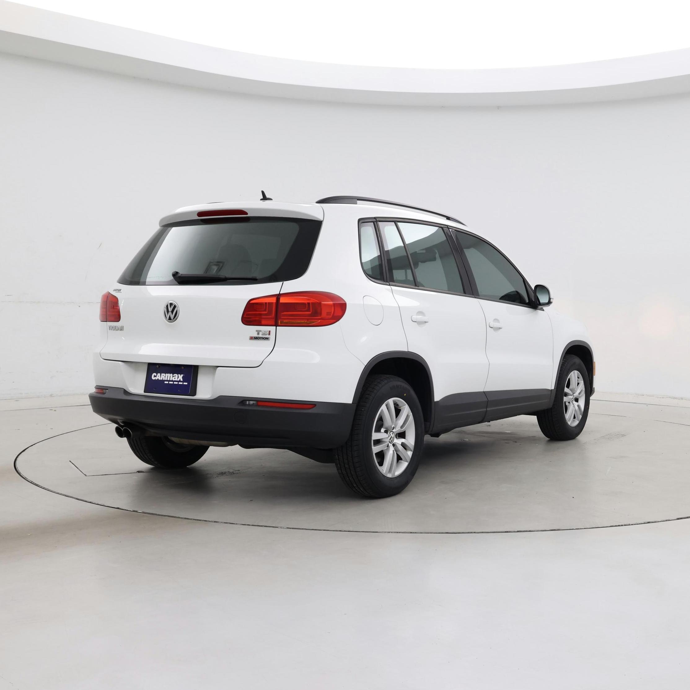 Thumbnail: 2016 Volkswagen Tiguan - 8