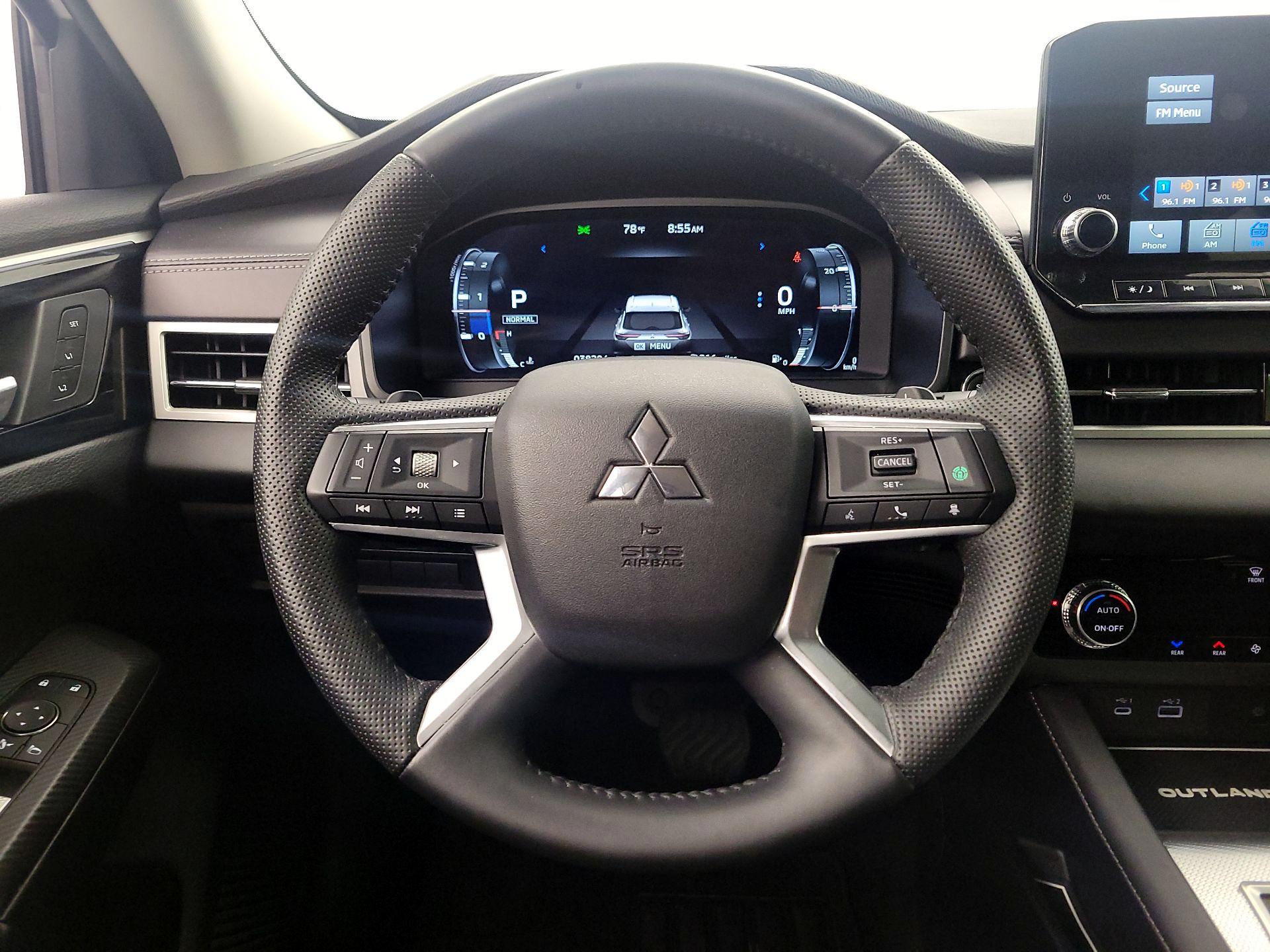 Thumbnail: 2024 Mitsubishi Outlander - 10