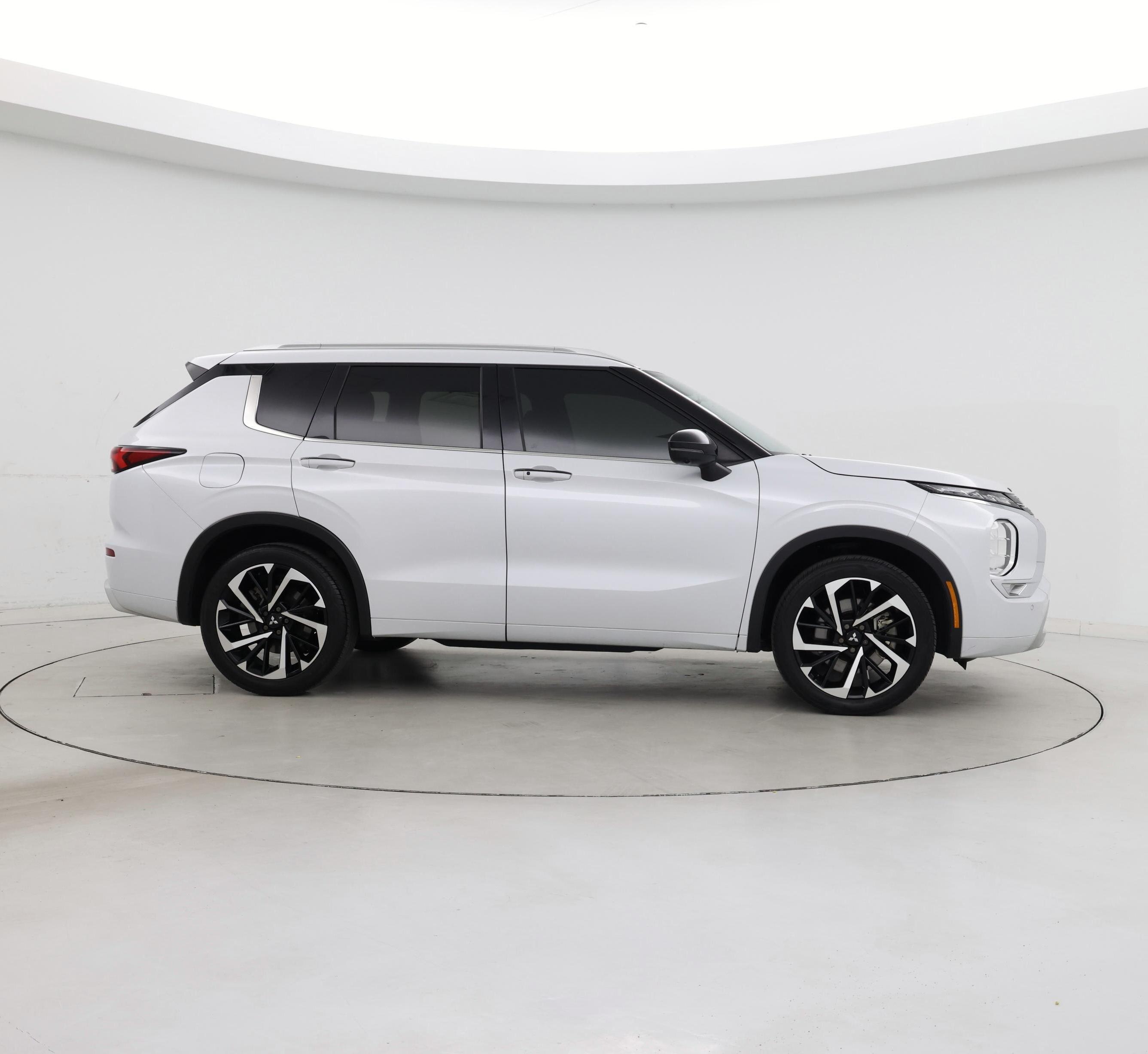 Thumbnail: 2024 Mitsubishi Outlander - 7