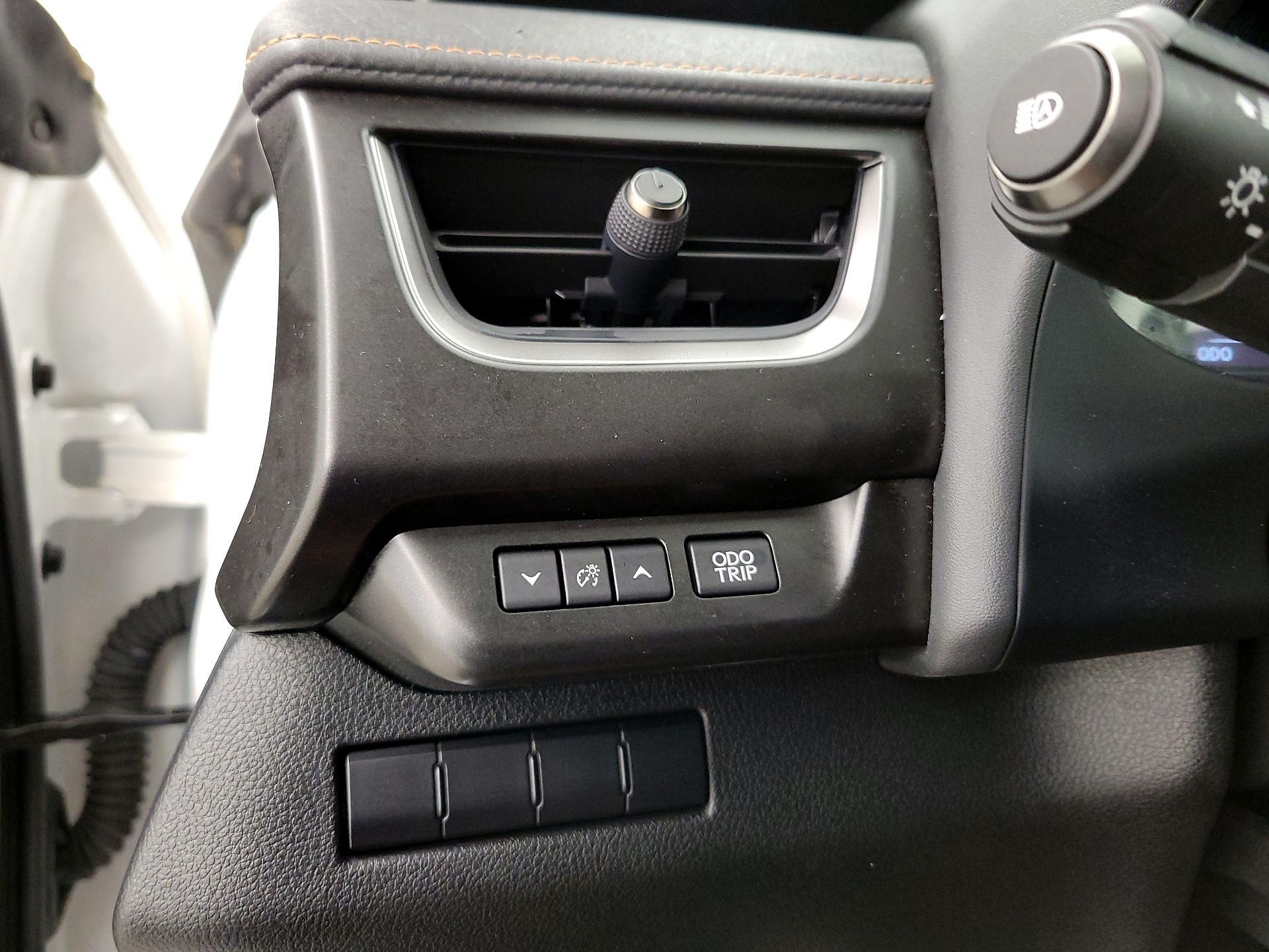 Thumbnail: 2021 Lexus UX - 13