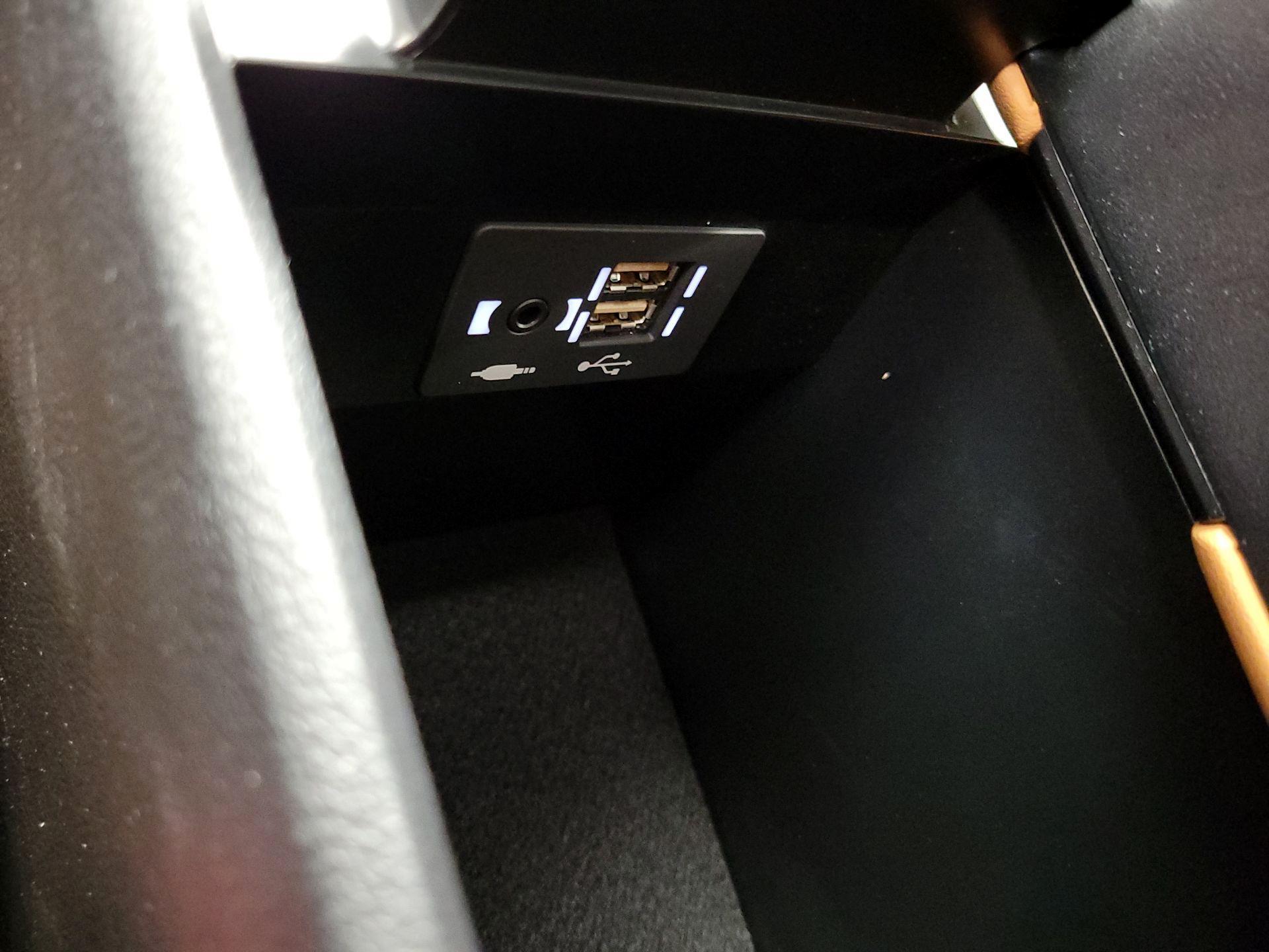 Thumbnail: 2021 Lexus UX - 18
