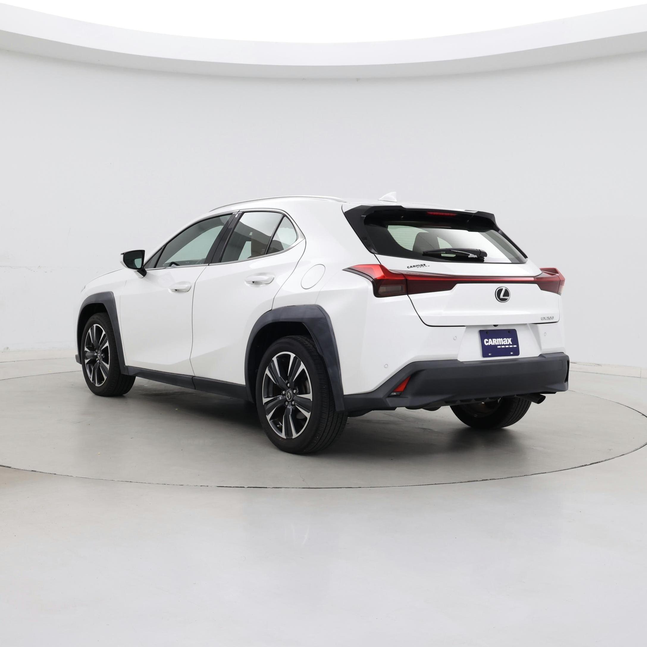 Thumbnail: 2021 Lexus UX - 2
