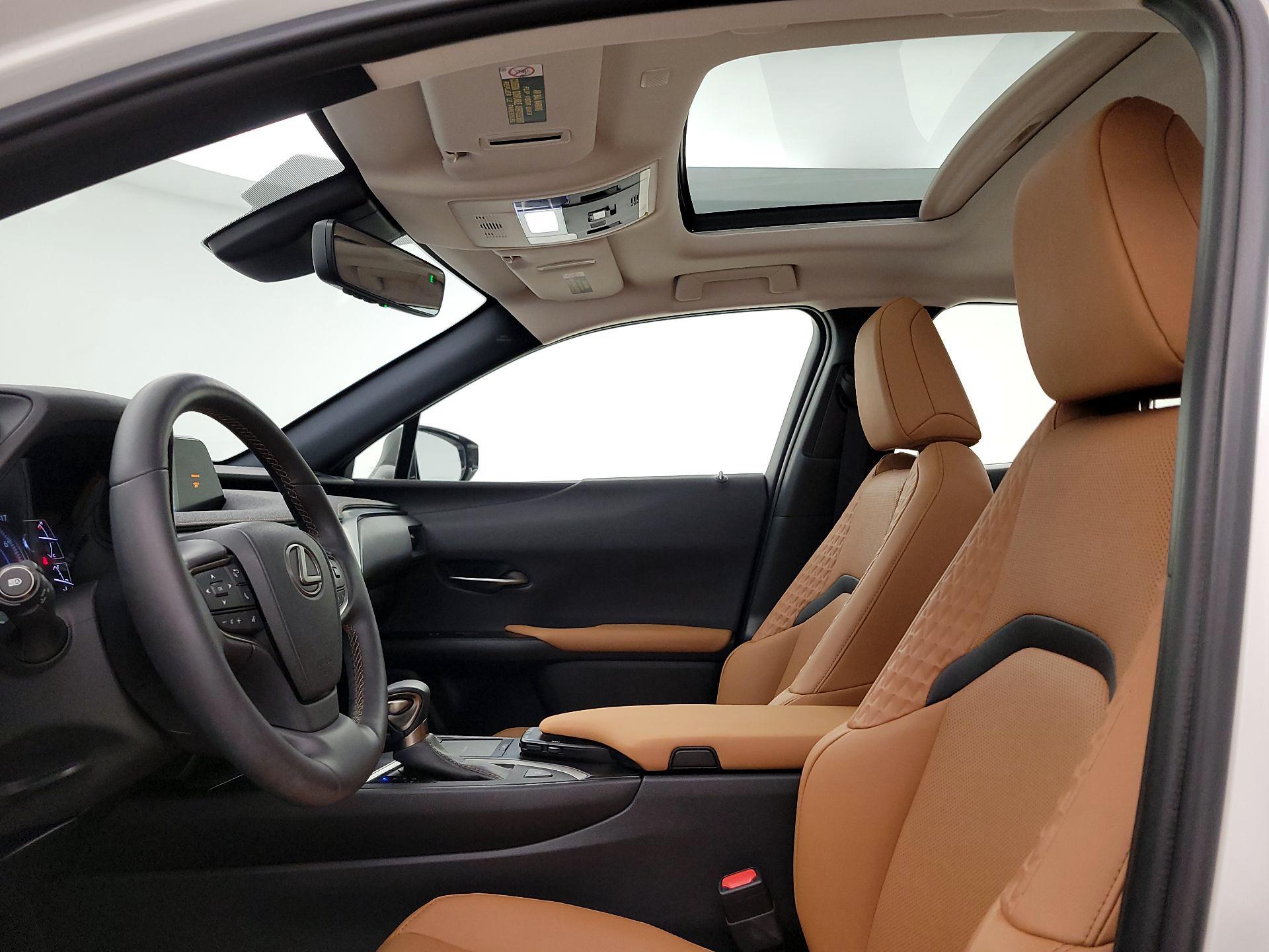 Thumbnail: 2021 Lexus UX - 19