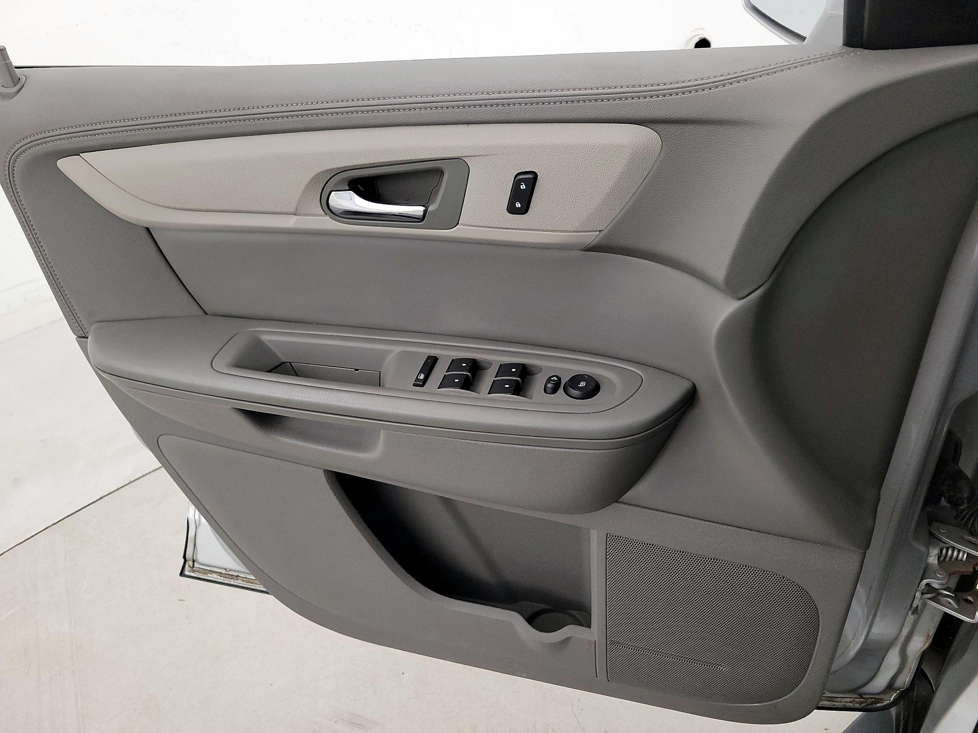 Thumbnail: 2016 Chevrolet Traverse - 12