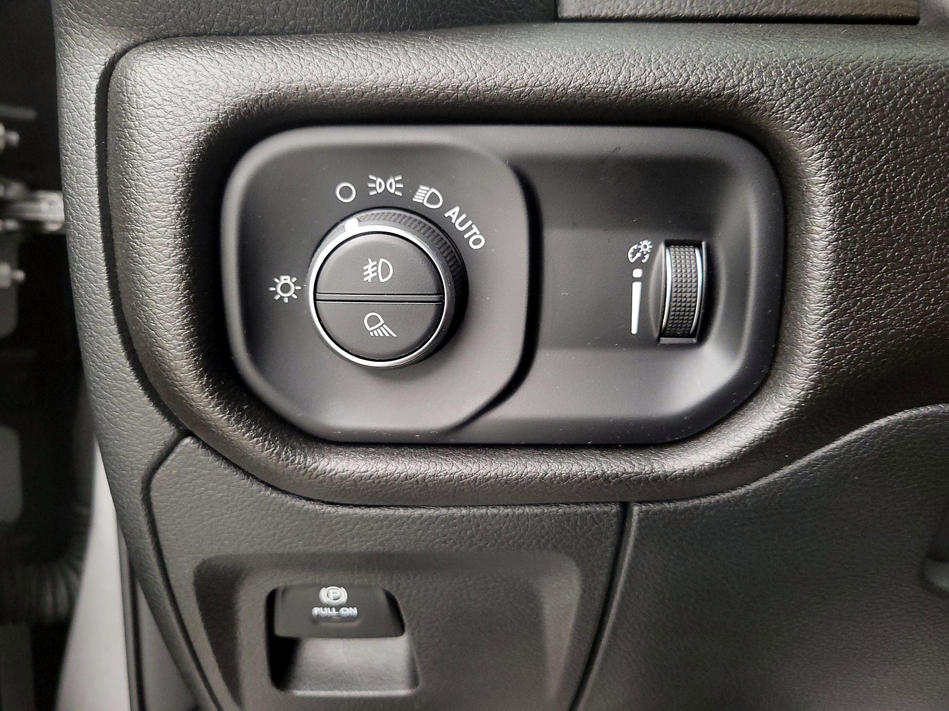 Thumbnail: 2025 RAM 1500 - 13