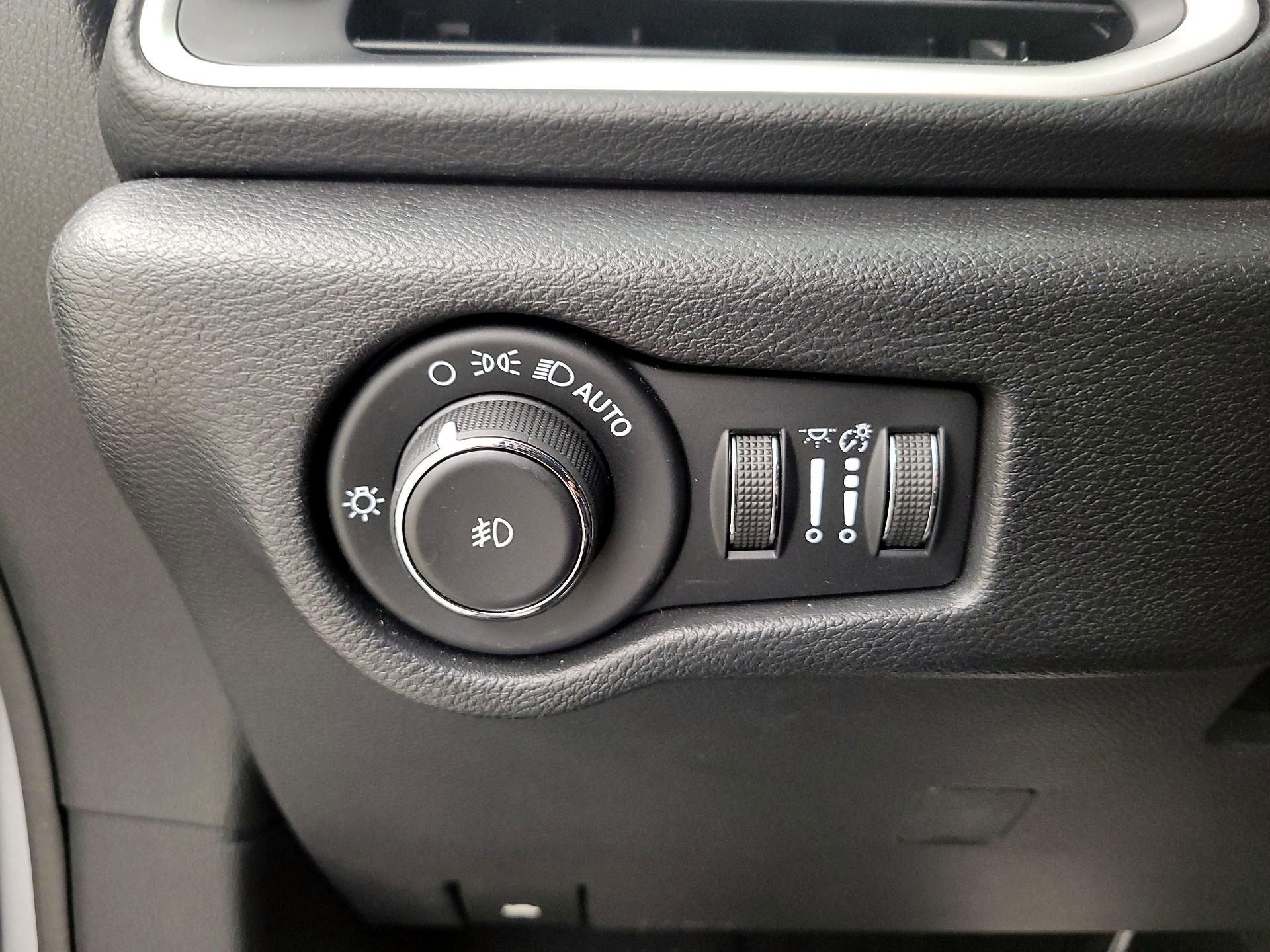 Thumbnail: 2020 Chrysler Pacifica - 13