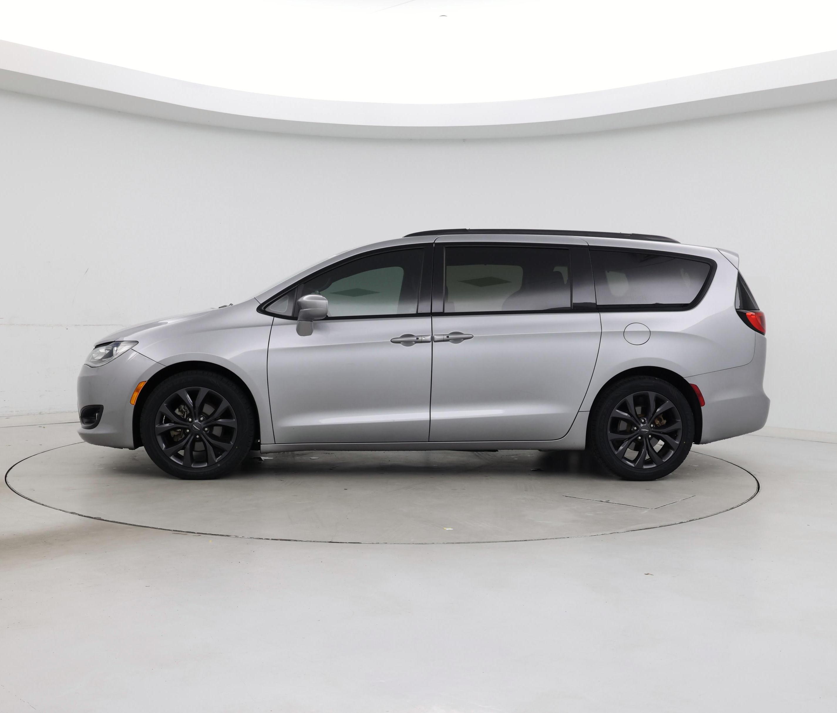 Thumbnail: 2020 Chrysler Pacifica - 3