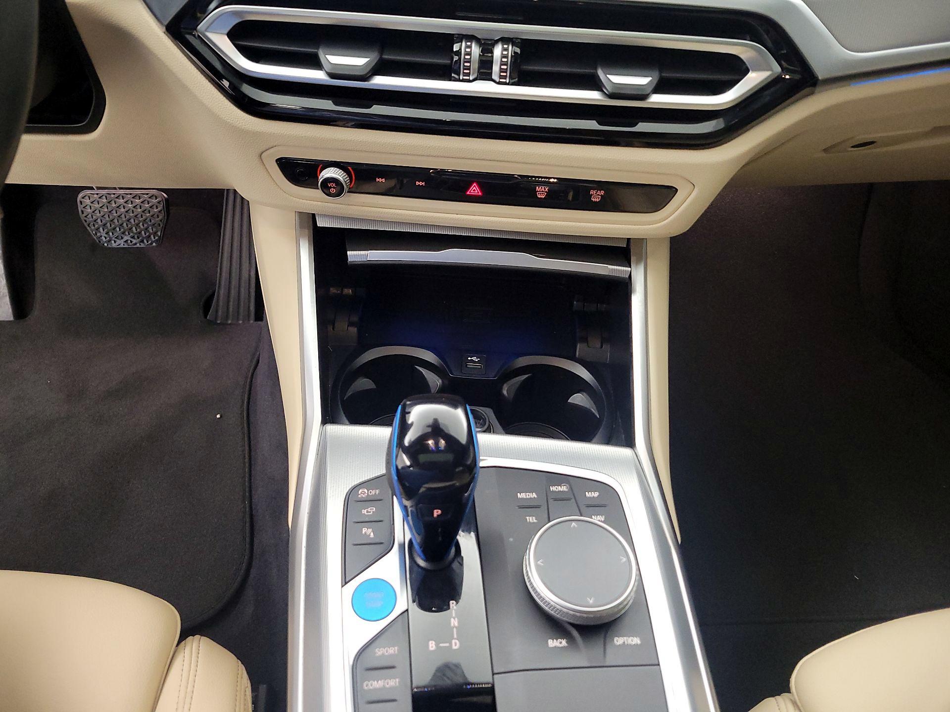 Thumbnail: 2022 BMW i4 - 18