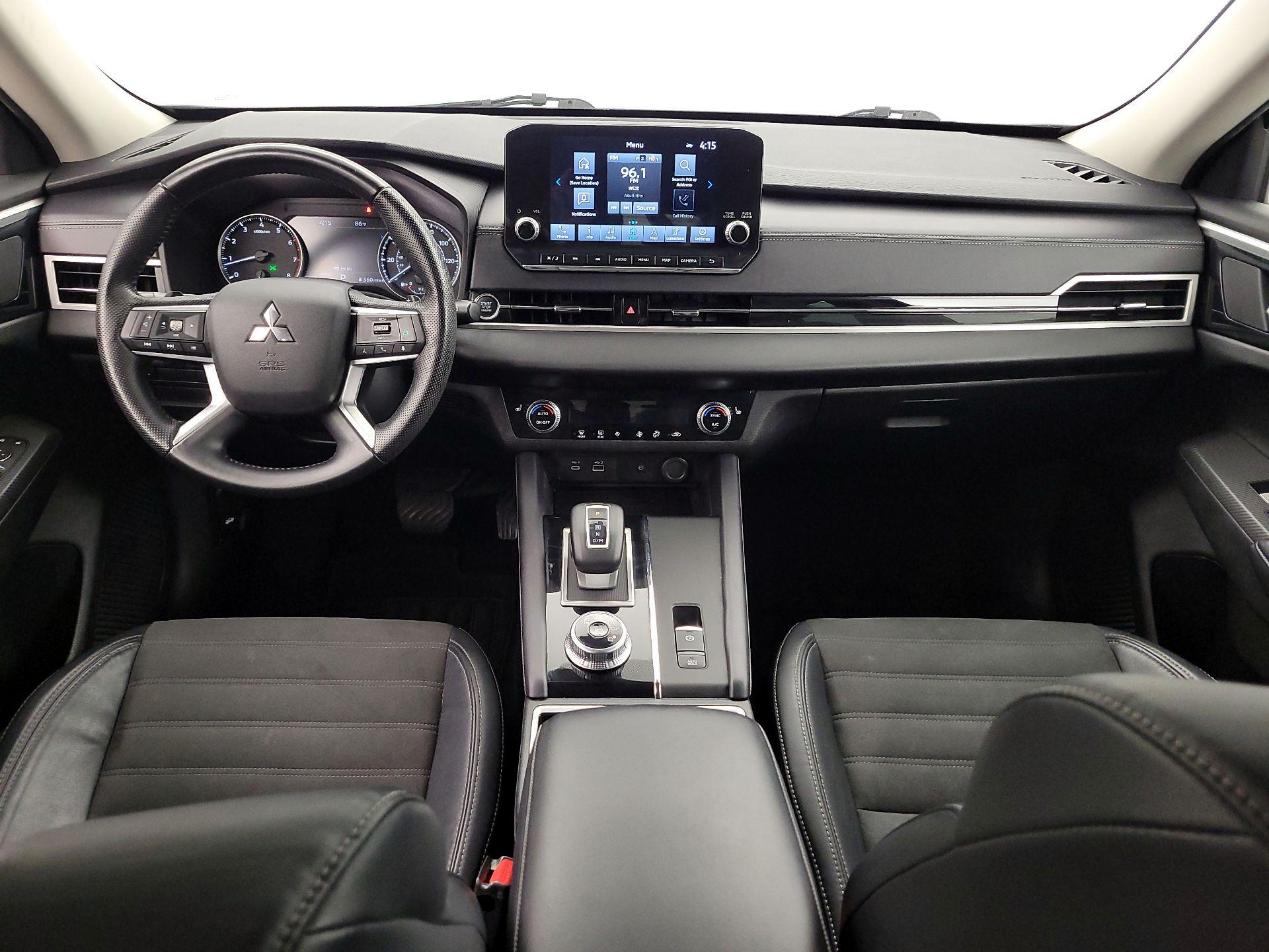 Thumbnail: 2023 Mitsubishi Outlander - 9