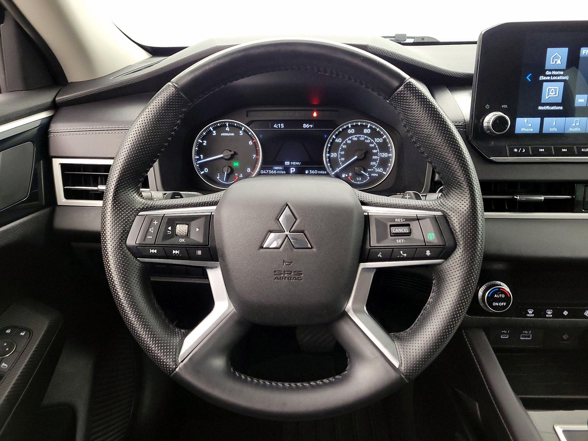Thumbnail: 2023 Mitsubishi Outlander - 10