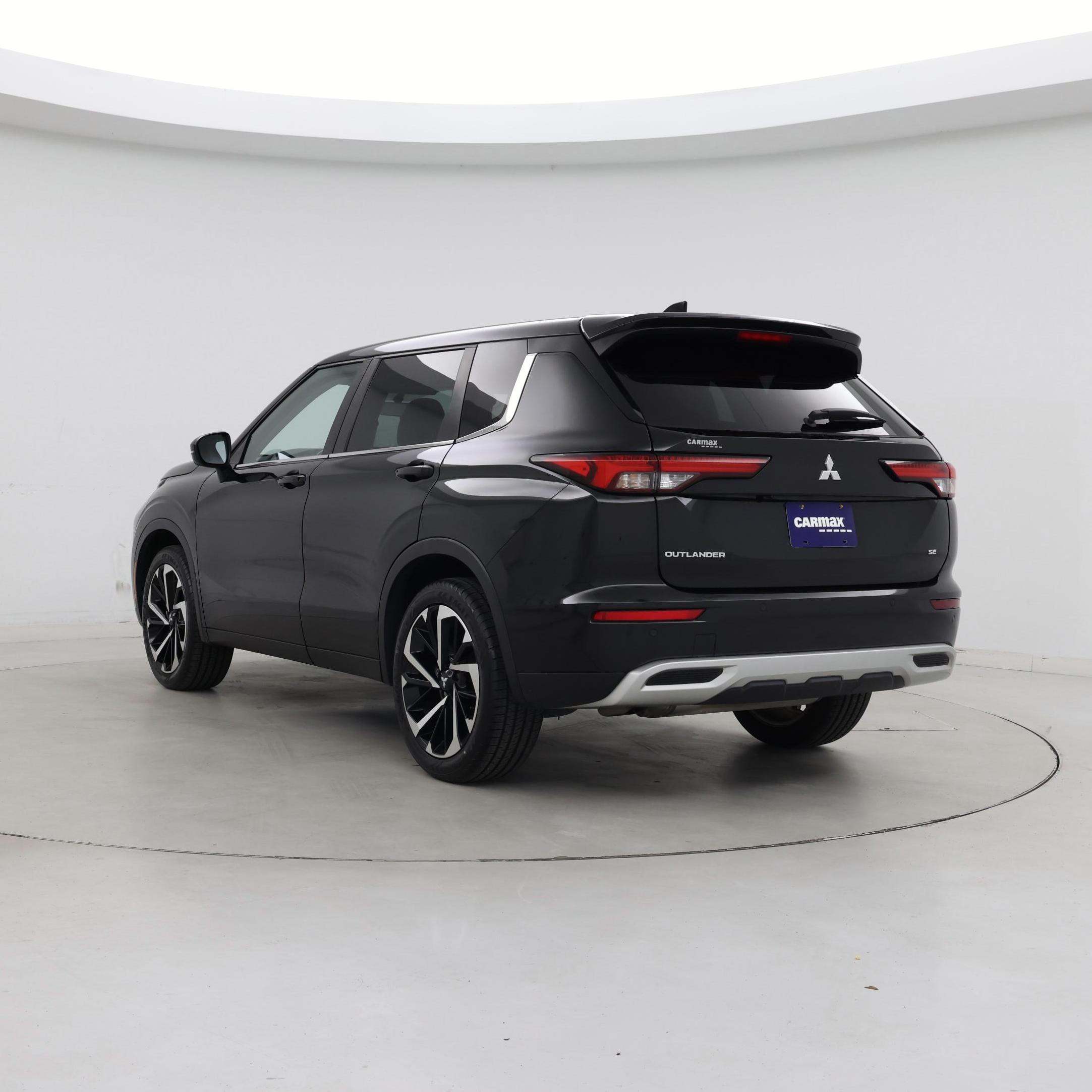 Thumbnail: 2023 Mitsubishi Outlander - 2
