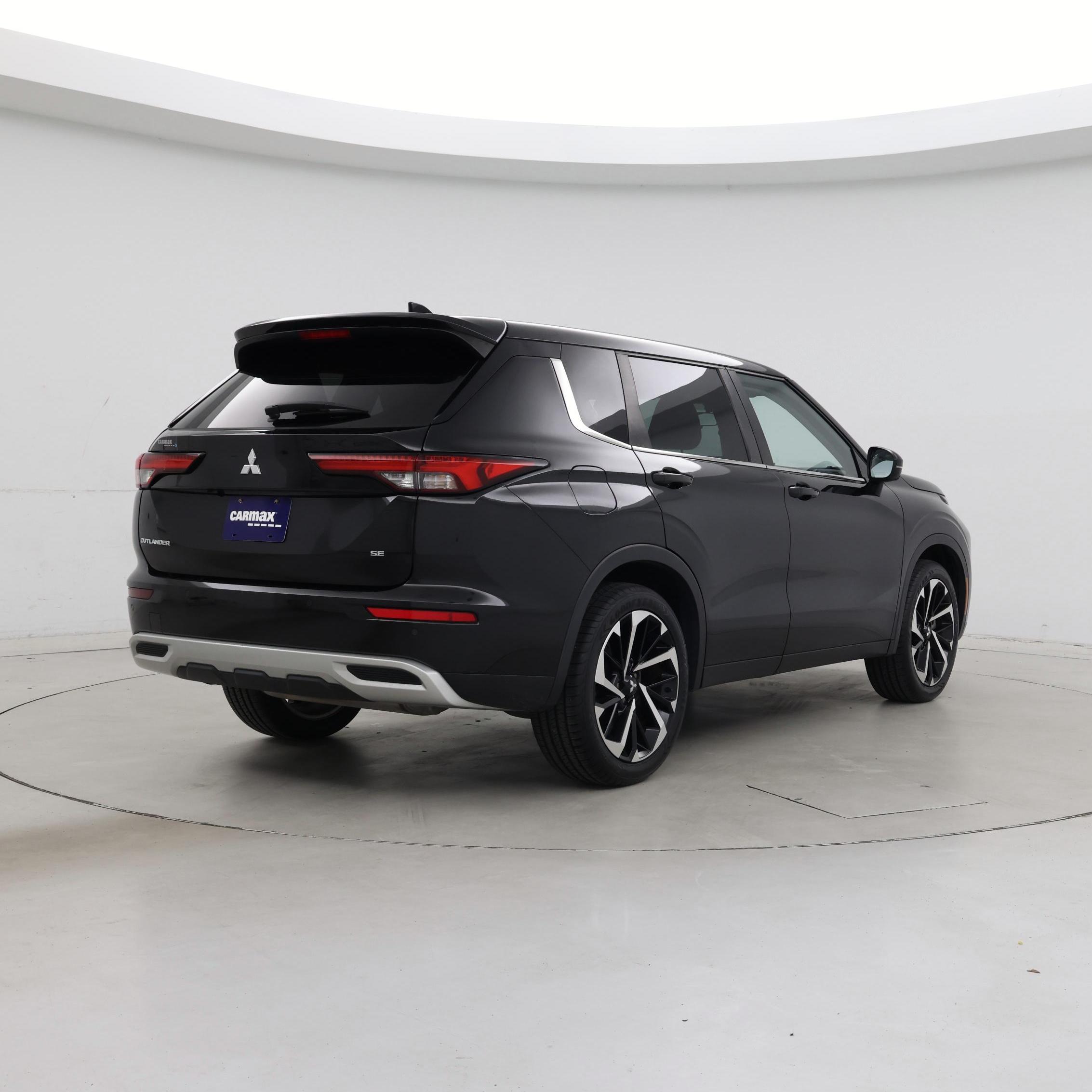 Thumbnail: 2023 Mitsubishi Outlander - 8