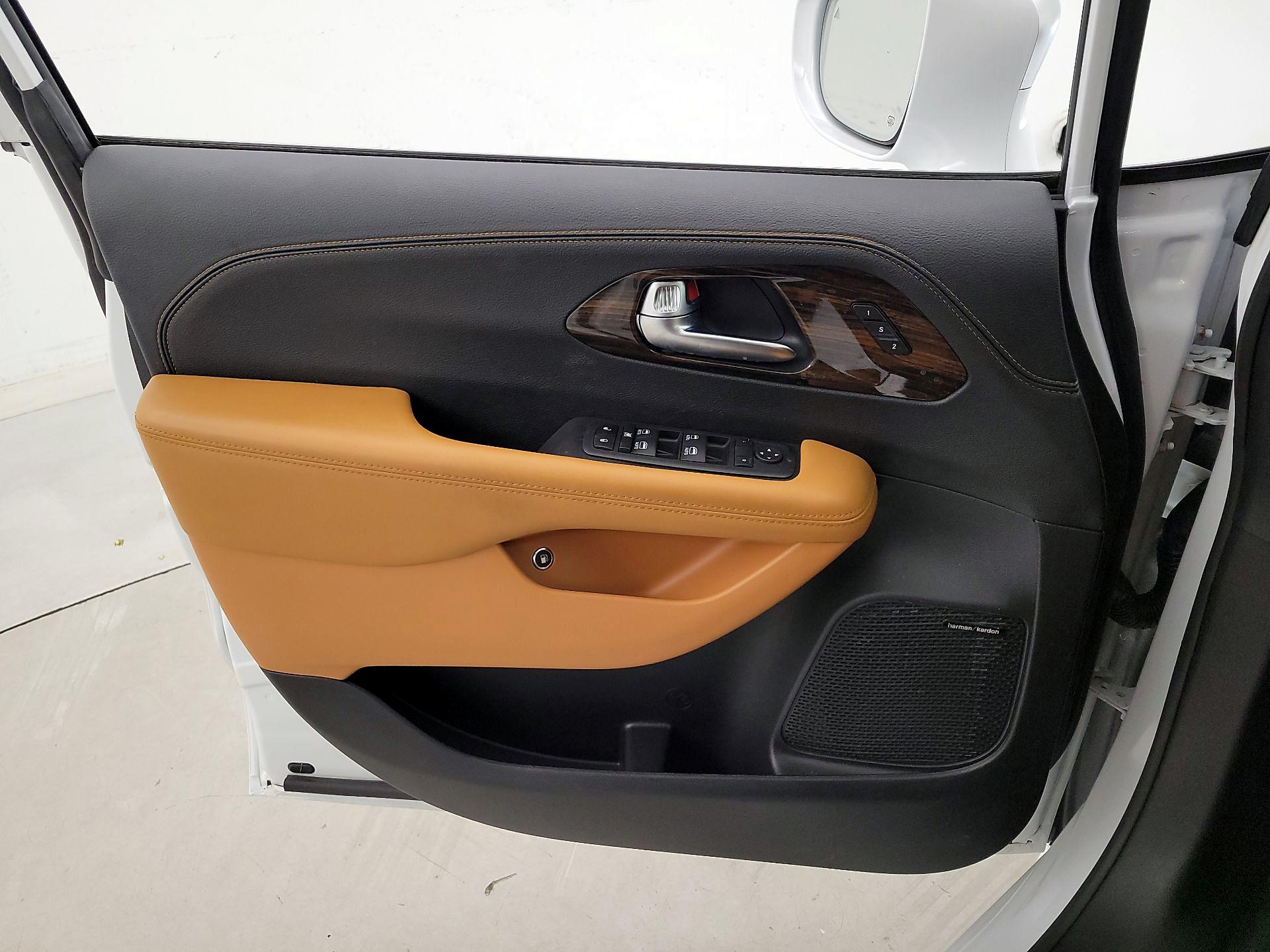 Thumbnail: 2022 Chrysler Pacifica - 12