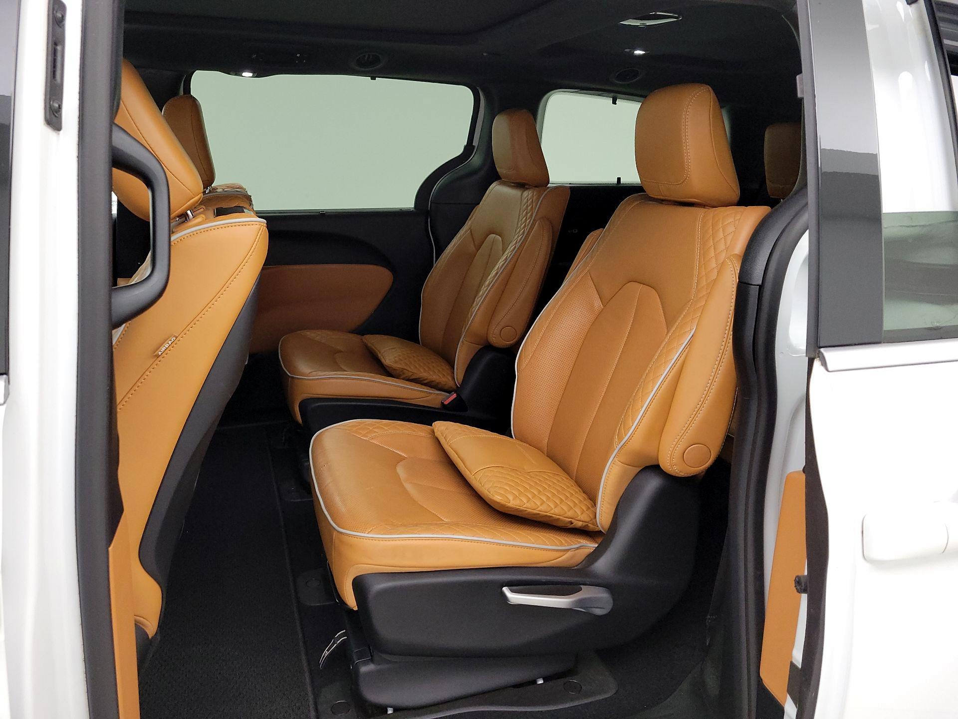 Thumbnail: 2022 Chrysler Pacifica - 20