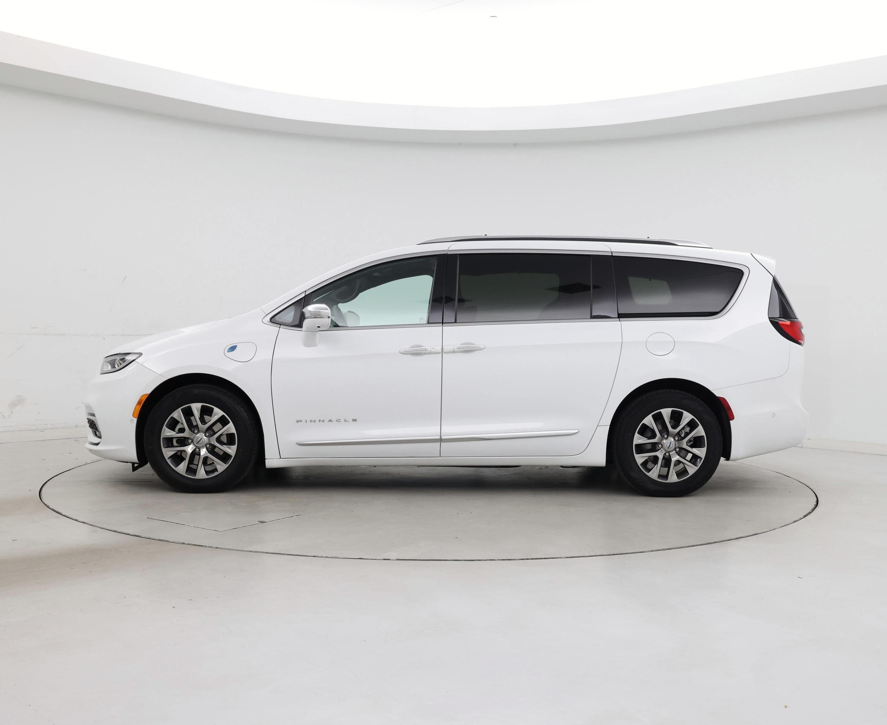 Thumbnail: 2022 Chrysler Pacifica - 3