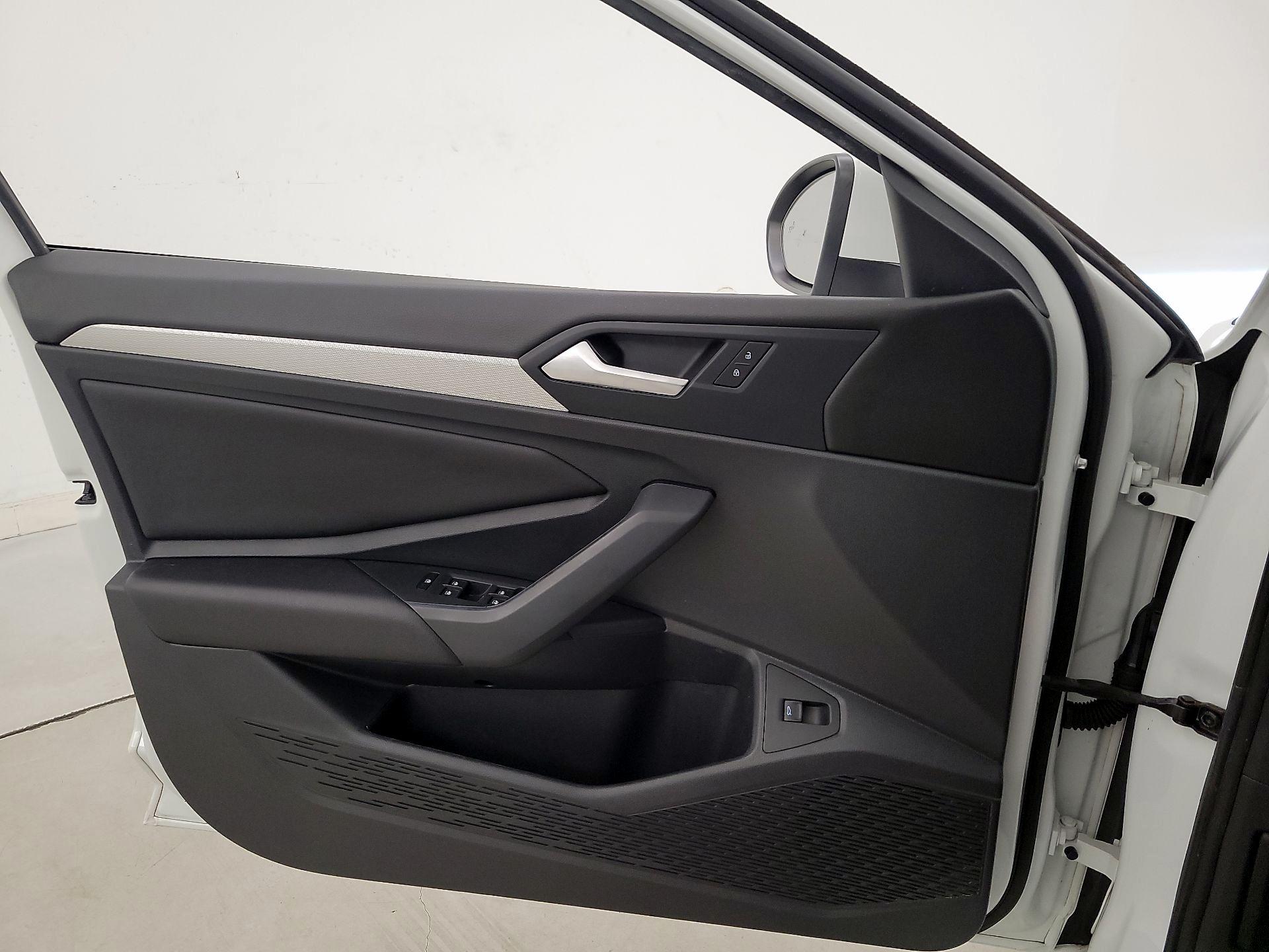 Thumbnail: 2019 Volkswagen Jetta - 12
