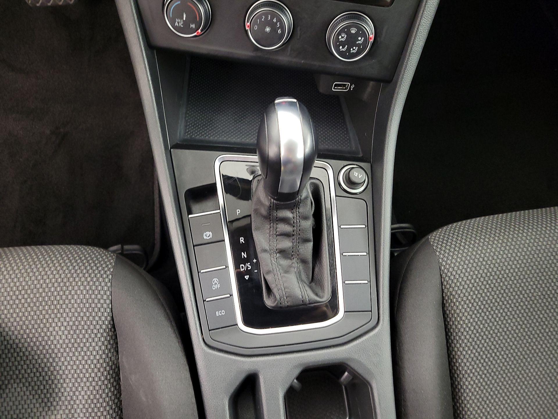 Thumbnail: 2019 Volkswagen Jetta - 16