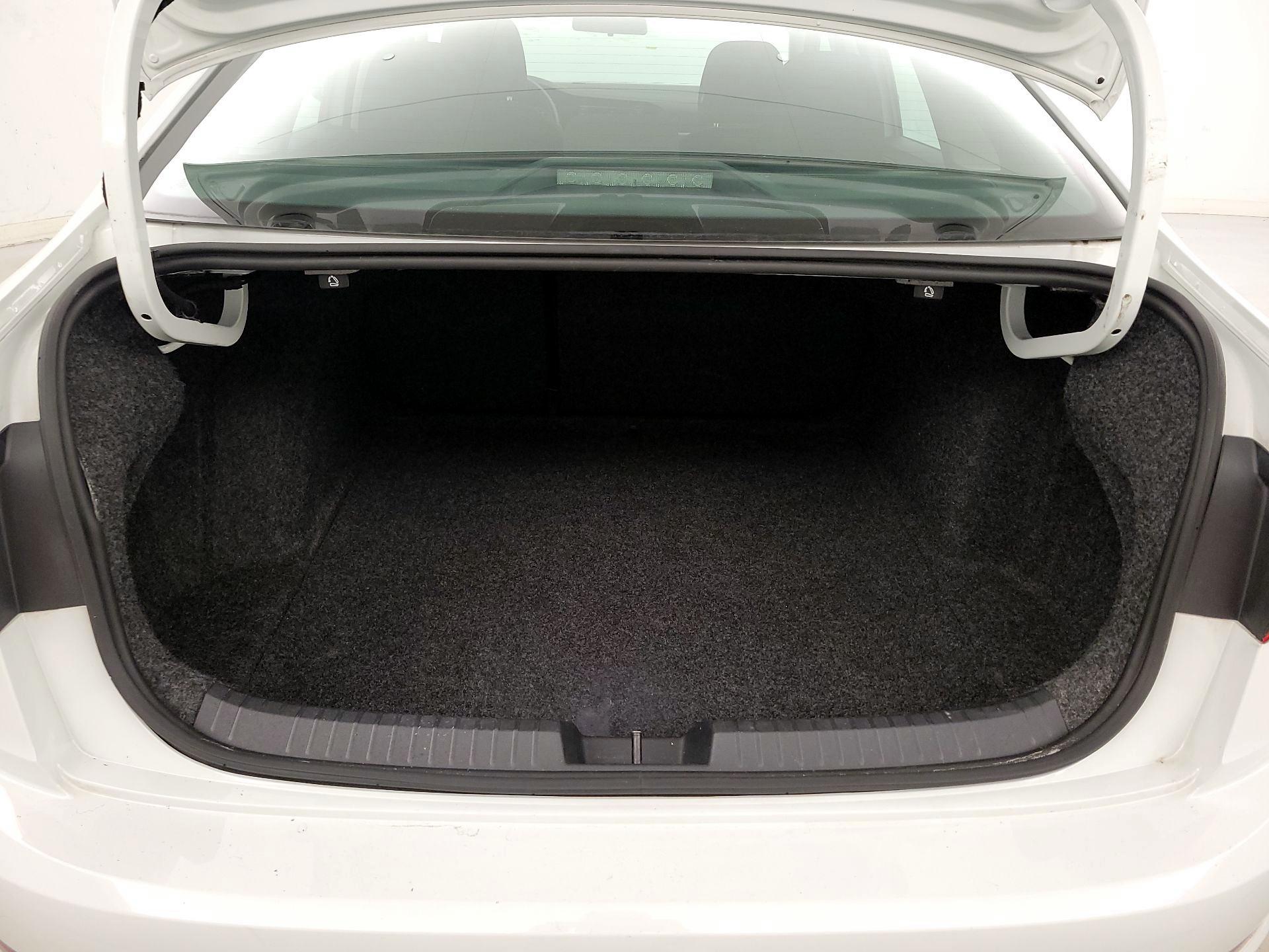 Thumbnail: 2019 Volkswagen Jetta - 19