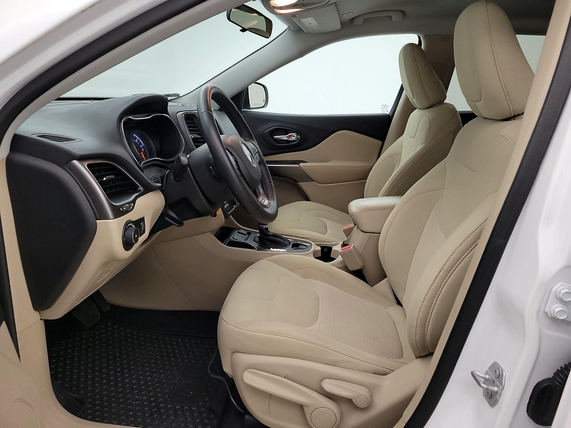 Thumbnail: 2019 Jeep Cherokee - 11
