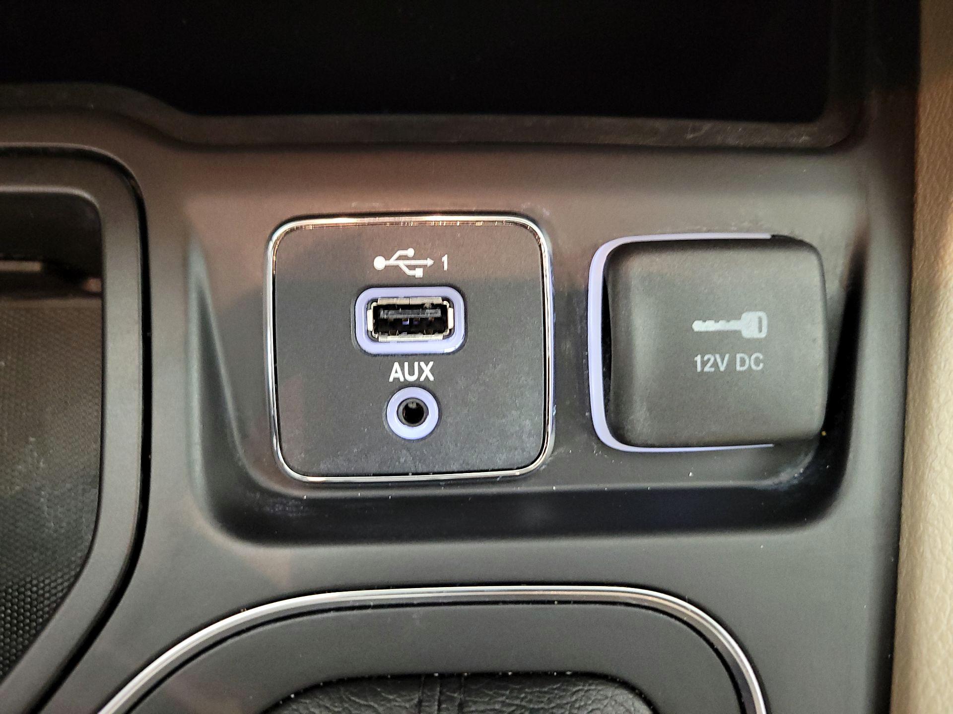 Thumbnail: 2019 Jeep Cherokee - 18