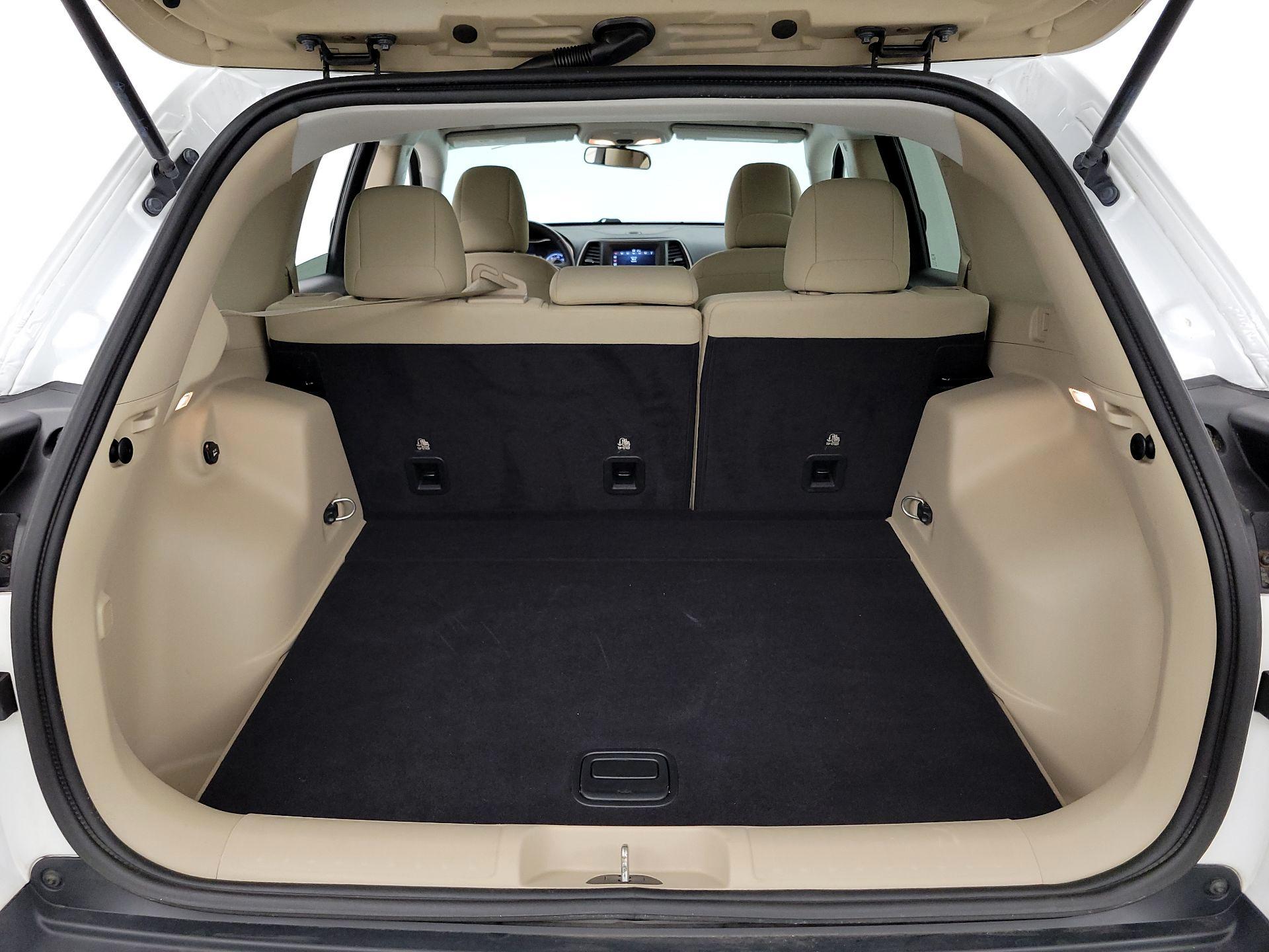 Thumbnail: 2019 Jeep Cherokee - 20