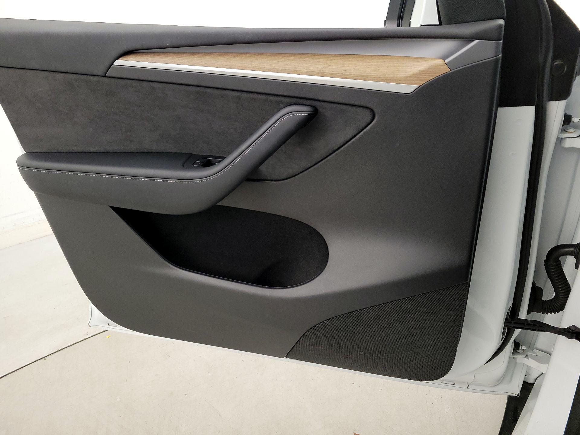 Thumbnail: 2022 Tesla Model Y - 12