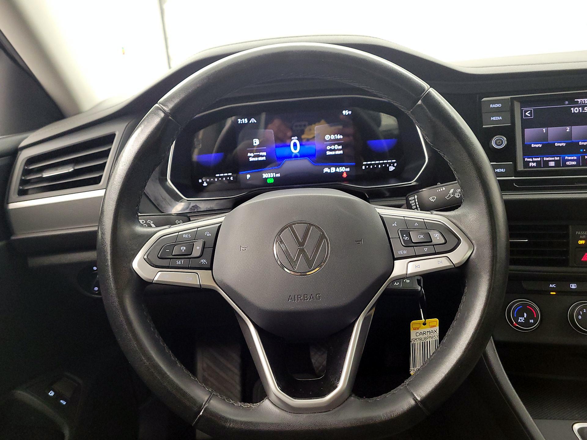 Thumbnail: 2023 Volkswagen Jetta - 10