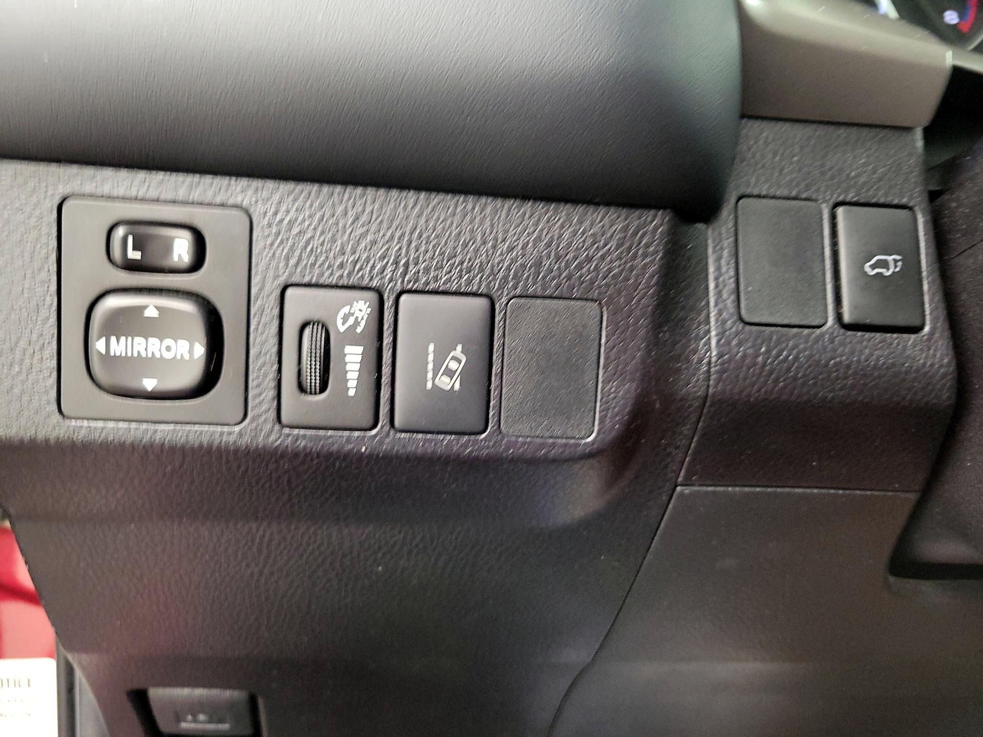 Thumbnail: 2018 Toyota RAV4 - 13