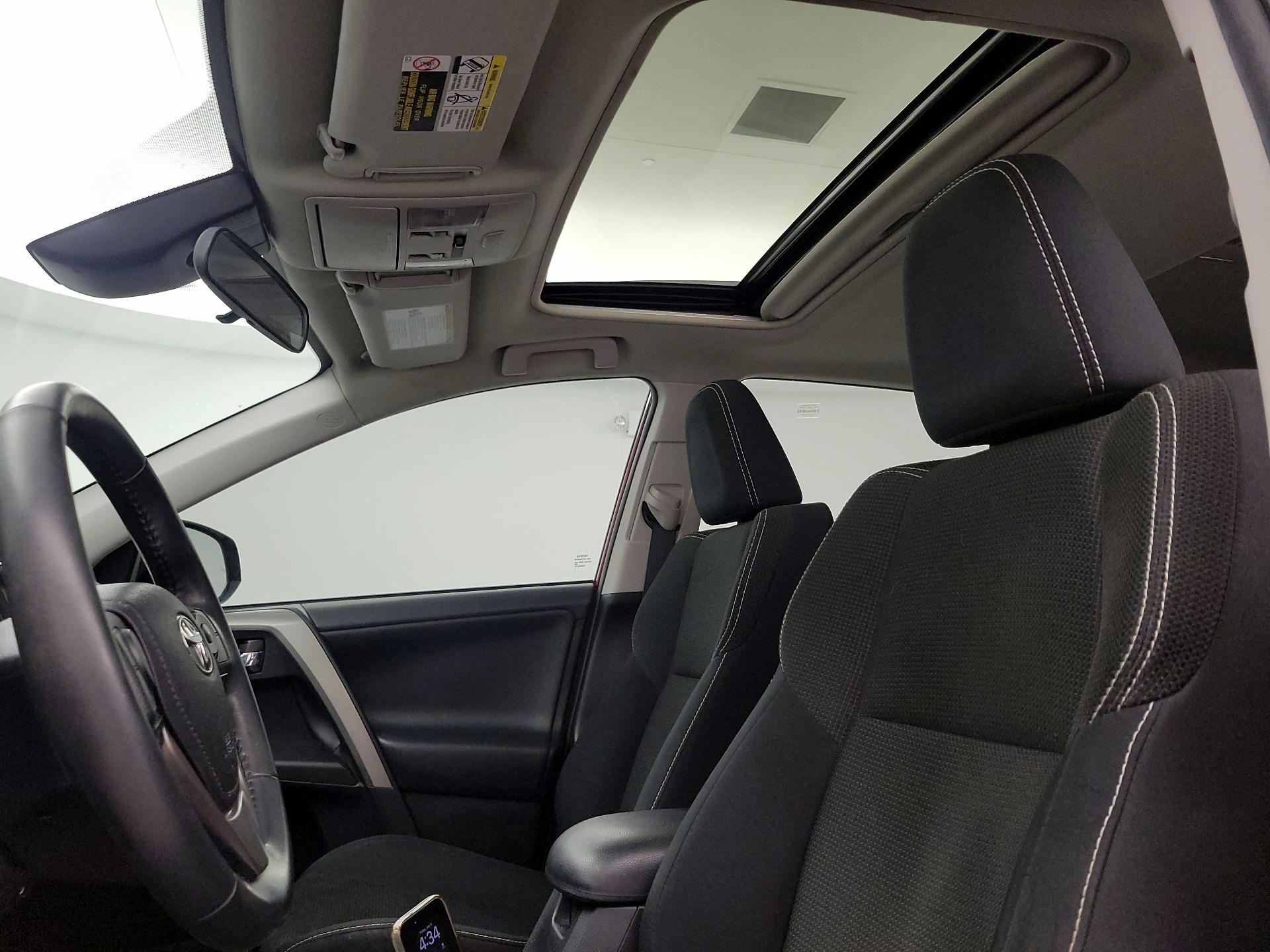 Thumbnail: 2018 Toyota RAV4 - 19