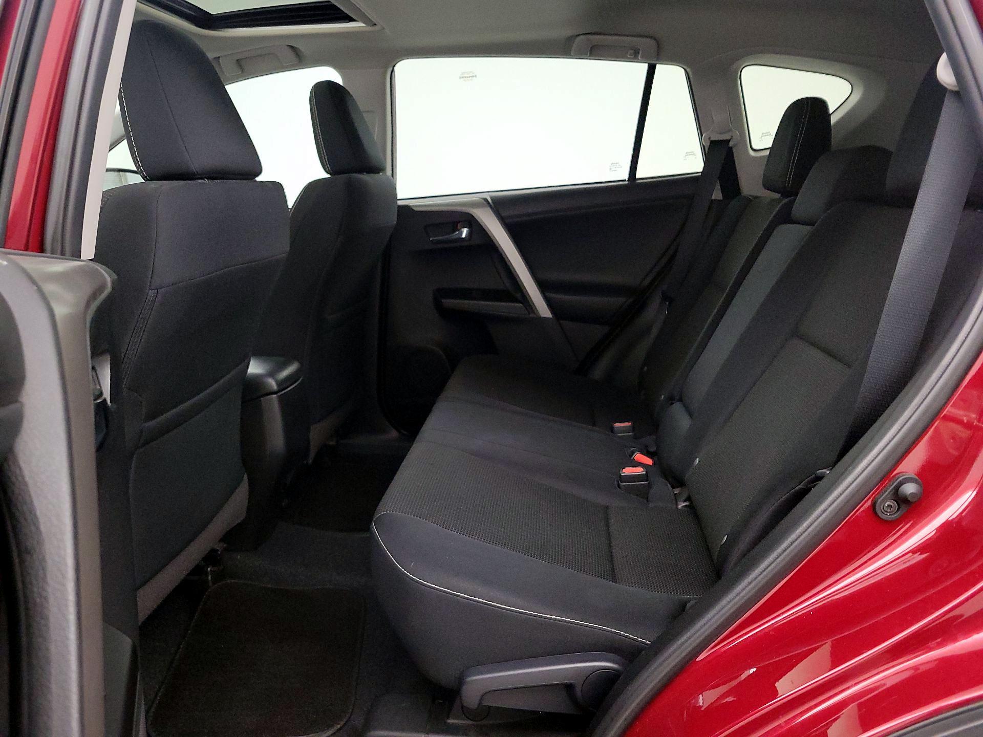 Thumbnail: 2018 Toyota RAV4 - 20