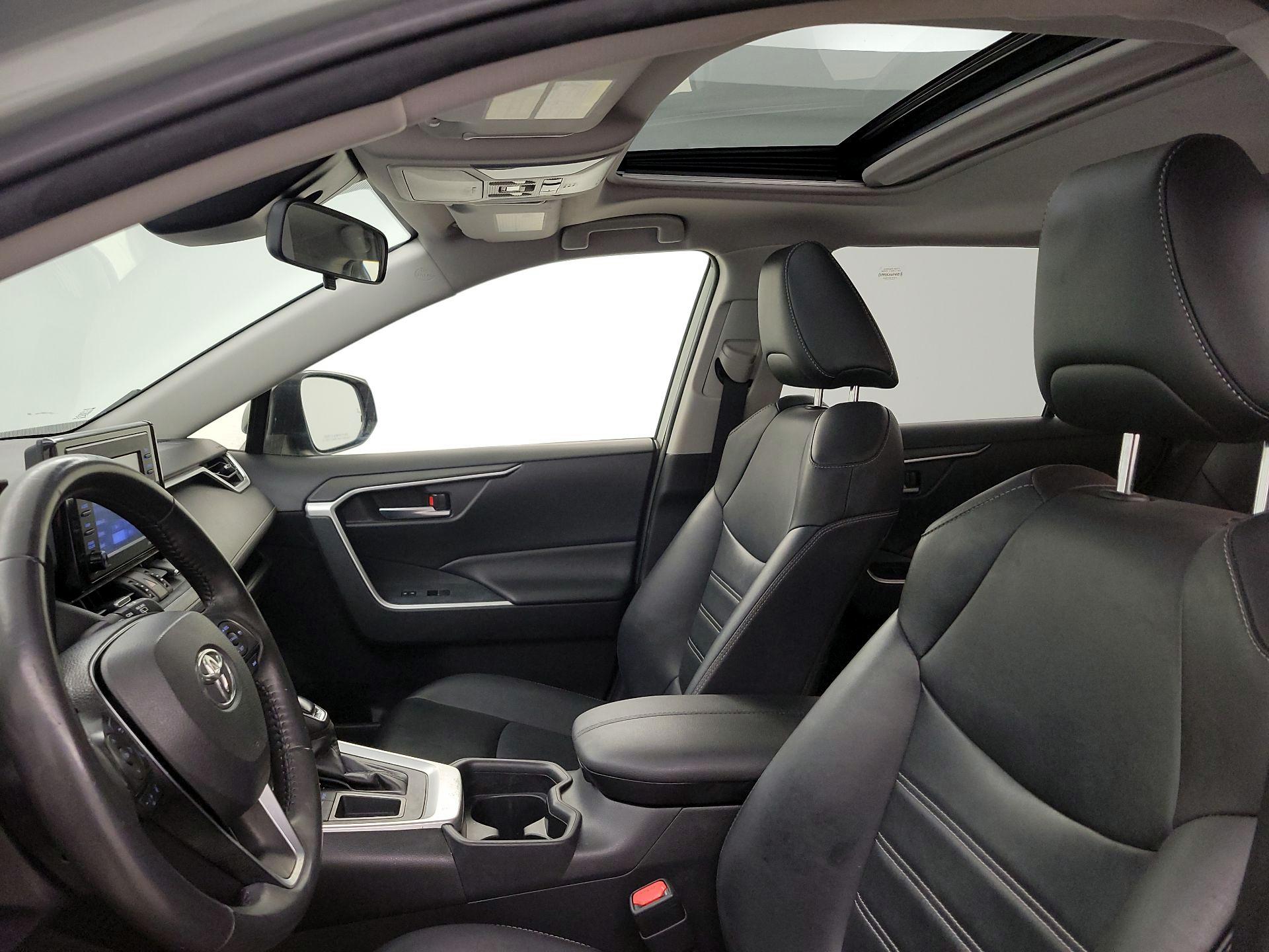Thumbnail: 2020 Toyota RAV4 - 19
