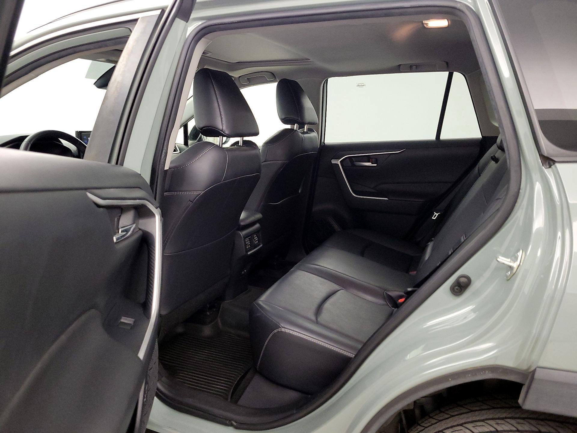 Thumbnail: 2020 Toyota RAV4 - 20