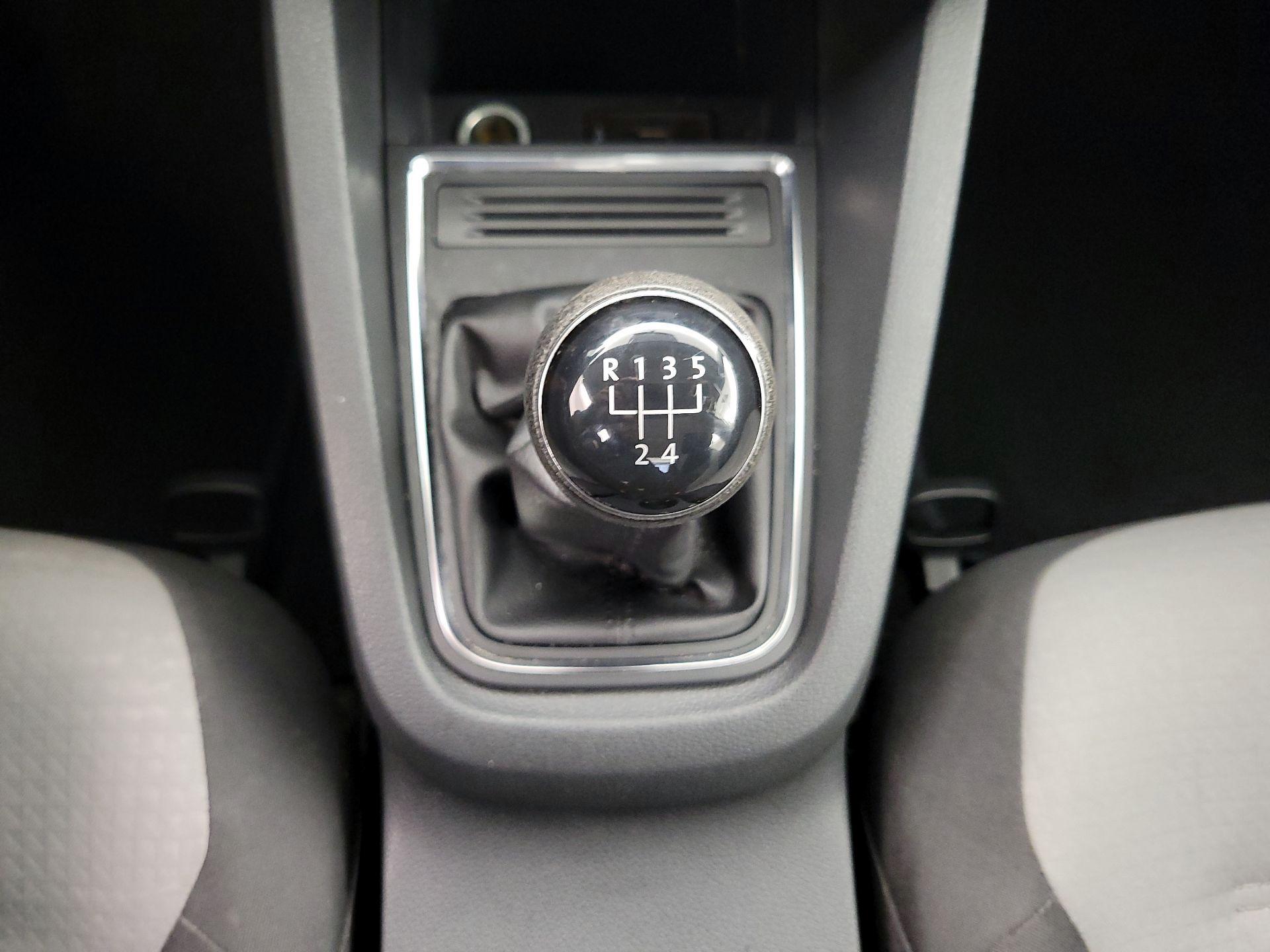 Thumbnail: 2017 Volkswagen Jetta - 17
